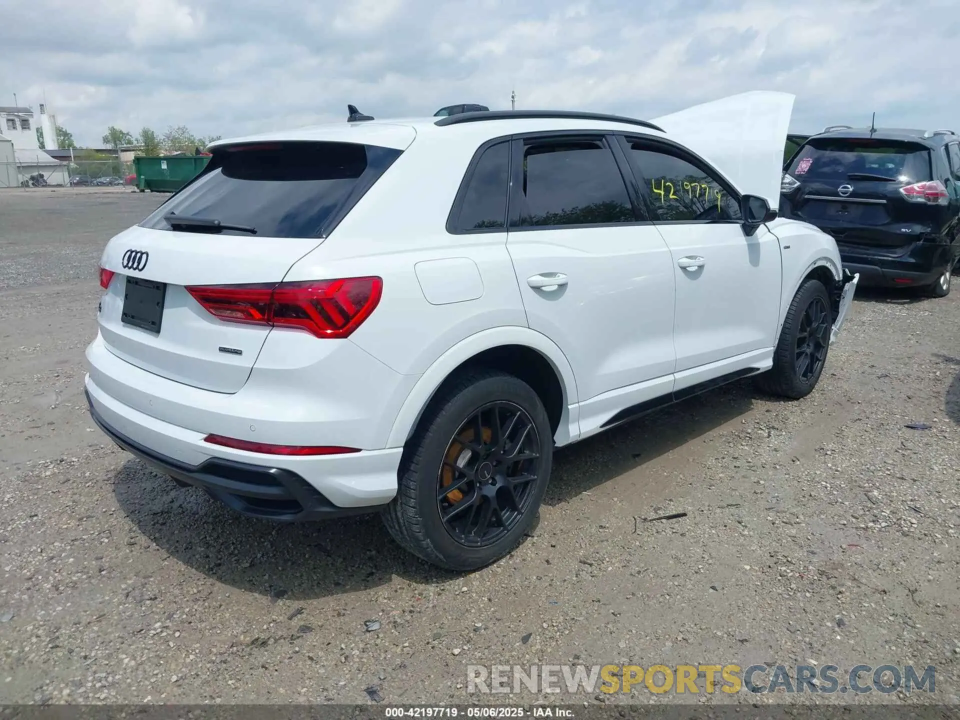 4 Photograph of a damaged car WA1EECF3XN1007804 AUDI Q3 2022