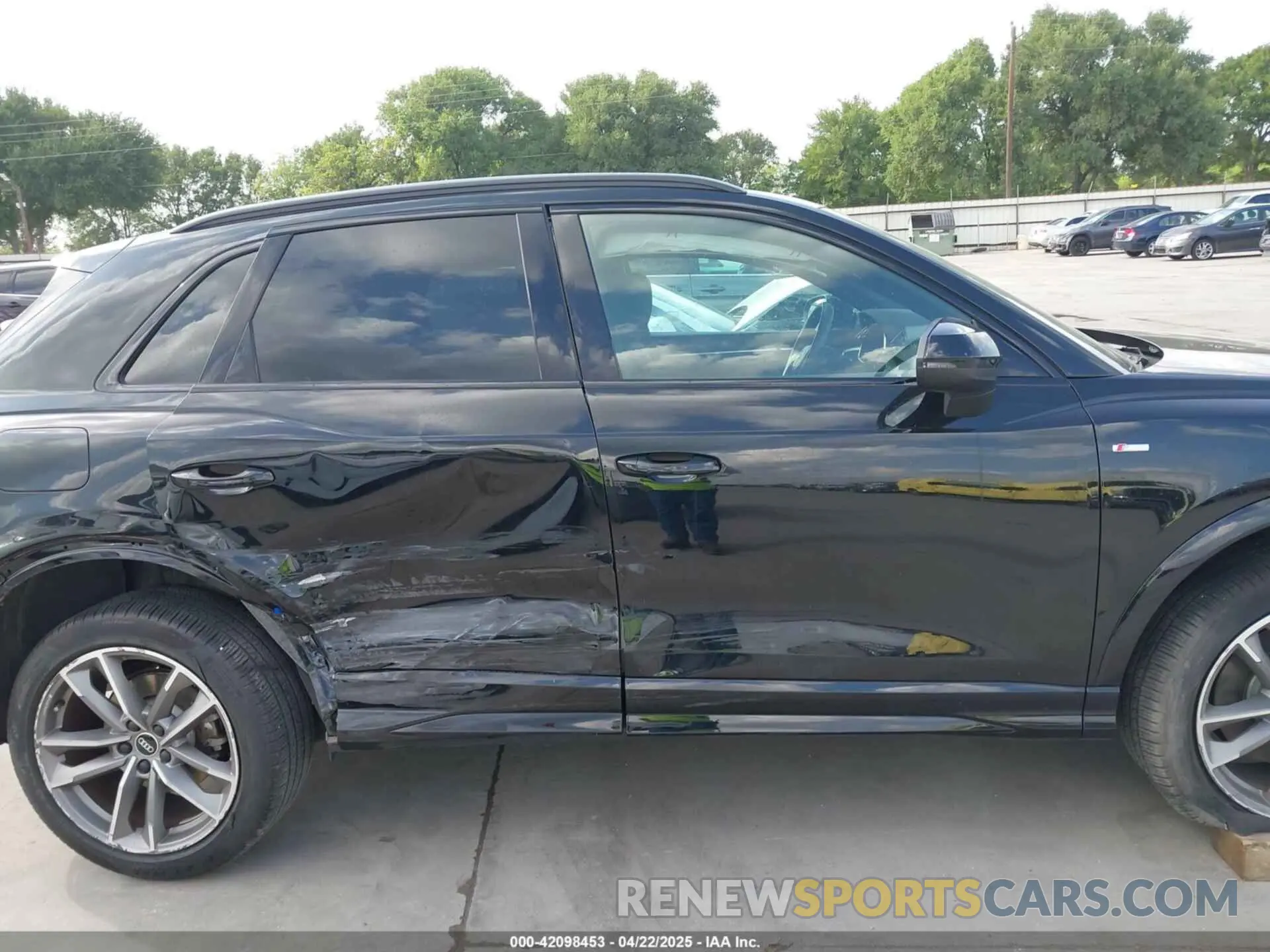 14 Photograph of a damaged car WA1EECF3XN1009942 AUDI Q3 2022