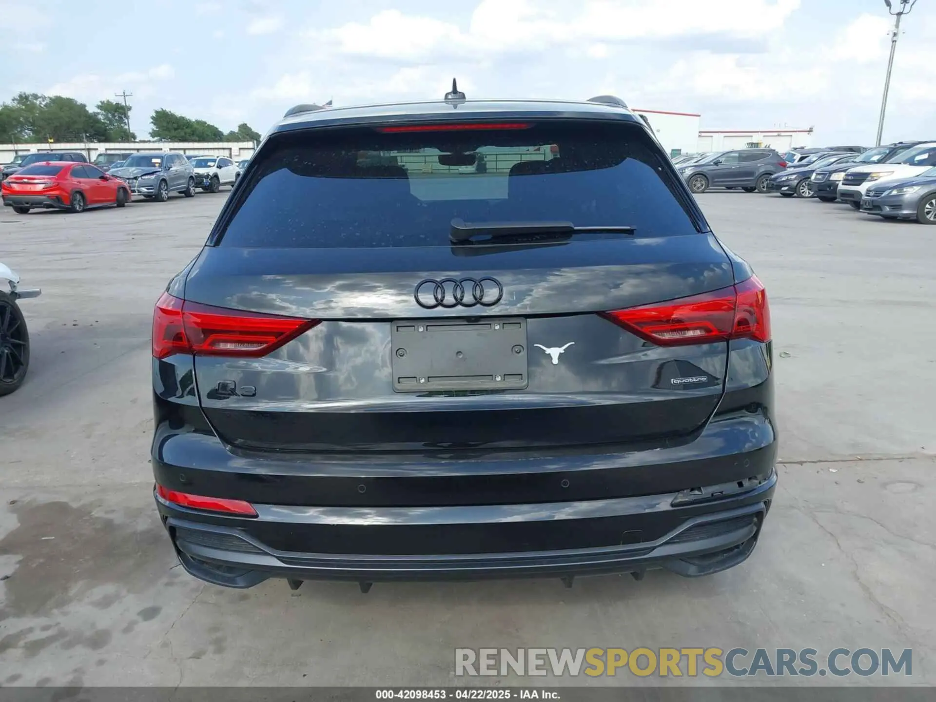 17 Photograph of a damaged car WA1EECF3XN1009942 AUDI Q3 2022