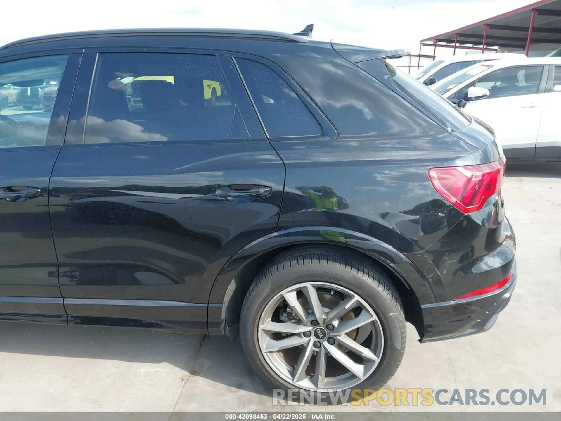 20 Photograph of a damaged car WA1EECF3XN1009942 AUDI Q3 2022