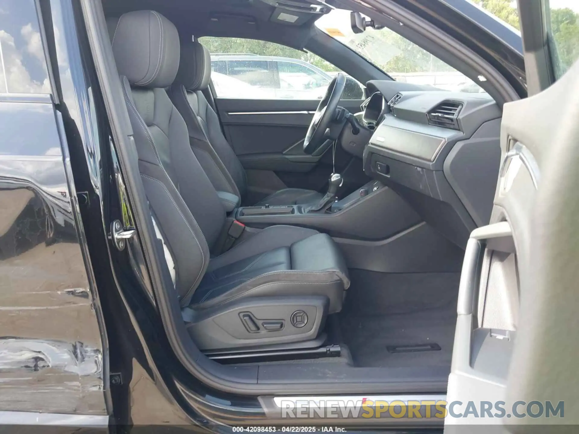 5 Photograph of a damaged car WA1EECF3XN1009942 AUDI Q3 2022
