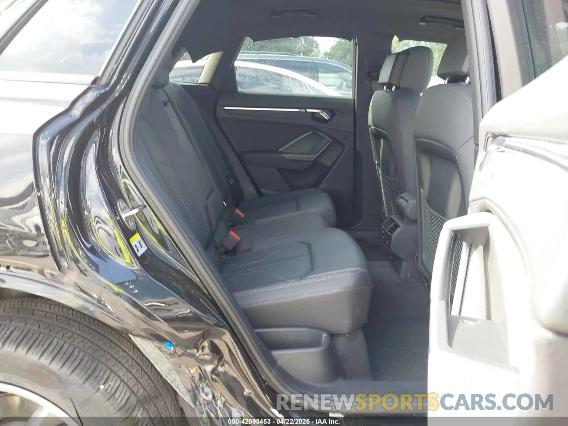 8 Photograph of a damaged car WA1EECF3XN1009942 AUDI Q3 2022