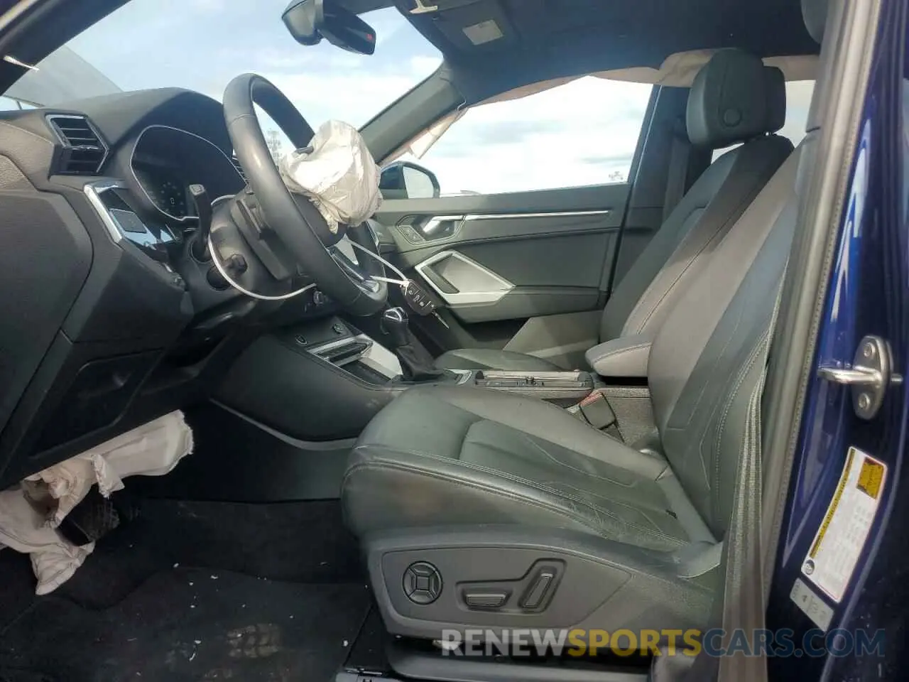 7 Photograph of a damaged car WA1EECF3XN1110074 AUDI Q3 2022