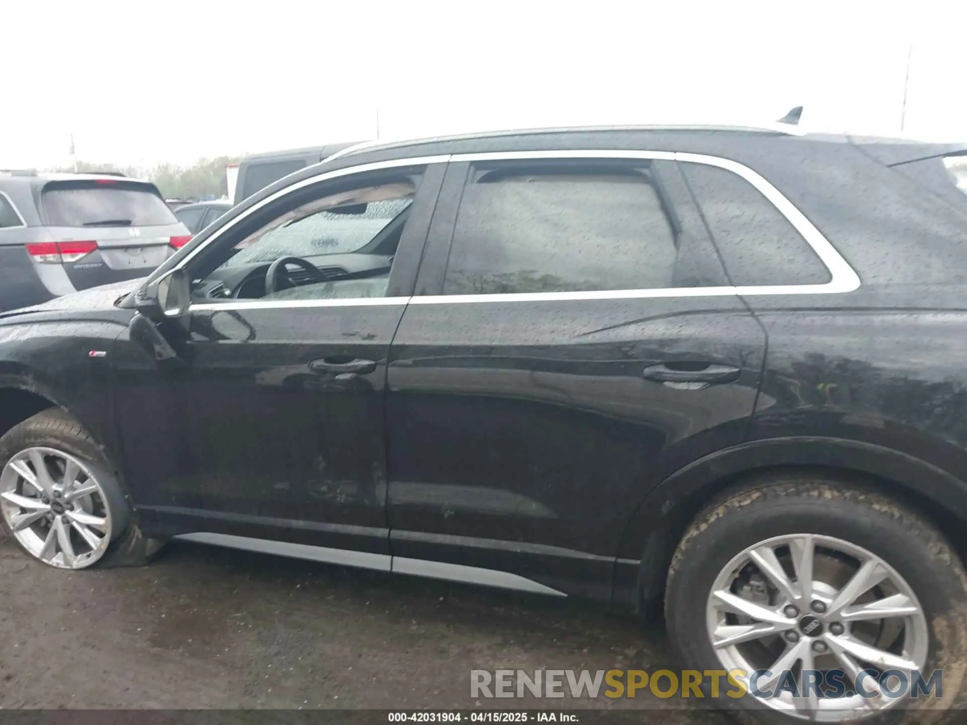 14 Photograph of a damaged car WA1DECF30P1032998 AUDI Q3 2023