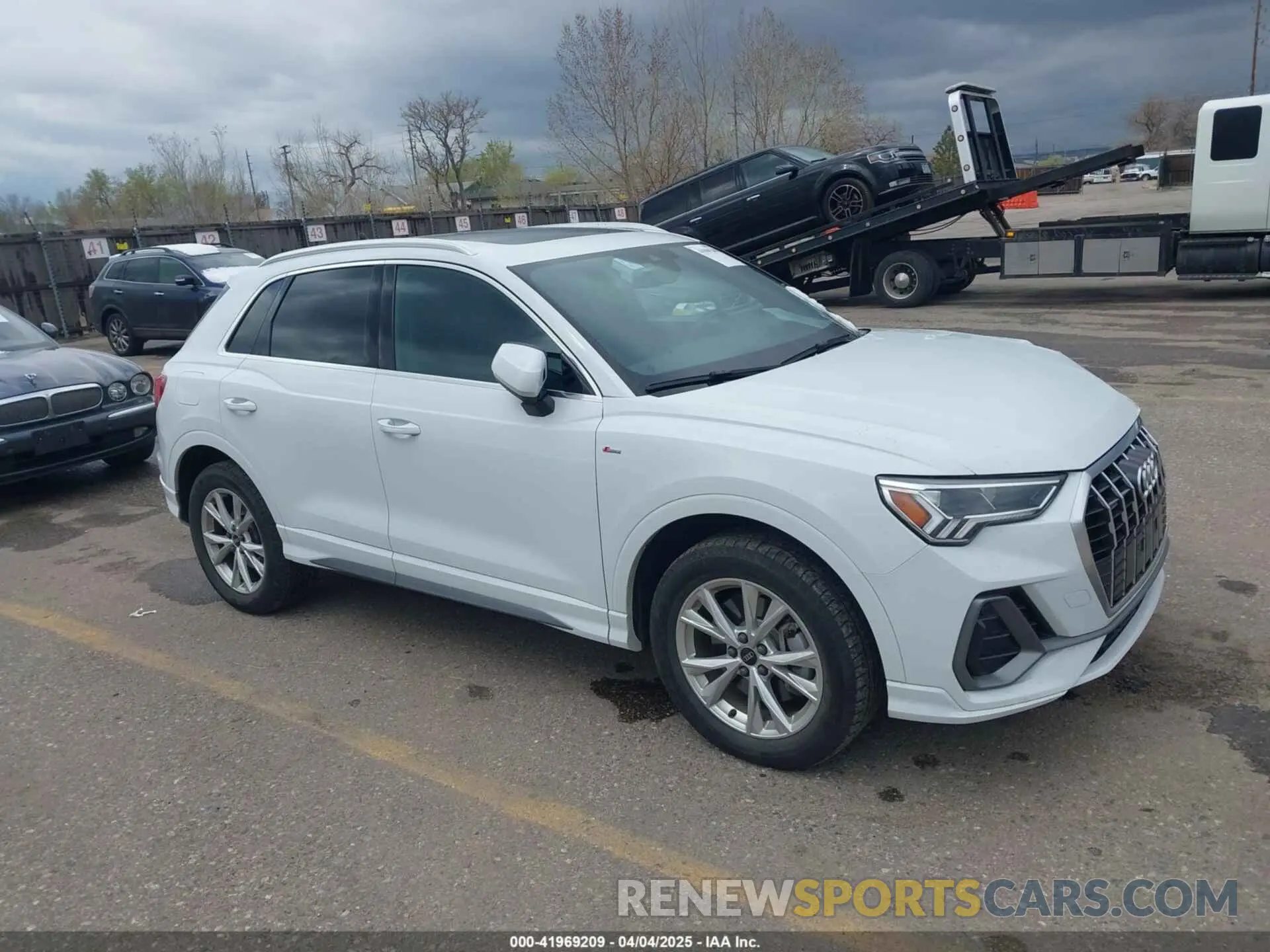1 Photograph of a damaged car WA1DECF30P1127433 AUDI Q3 2023