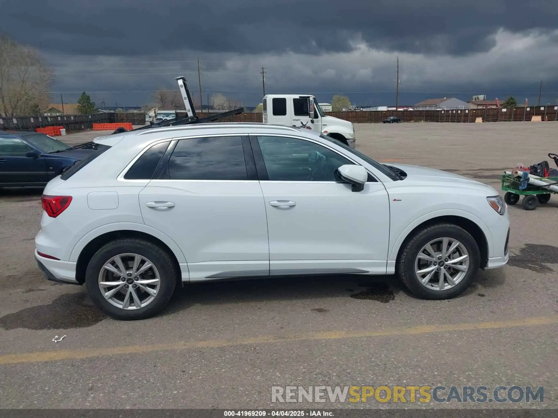13 Photograph of a damaged car WA1DECF30P1127433 AUDI Q3 2023