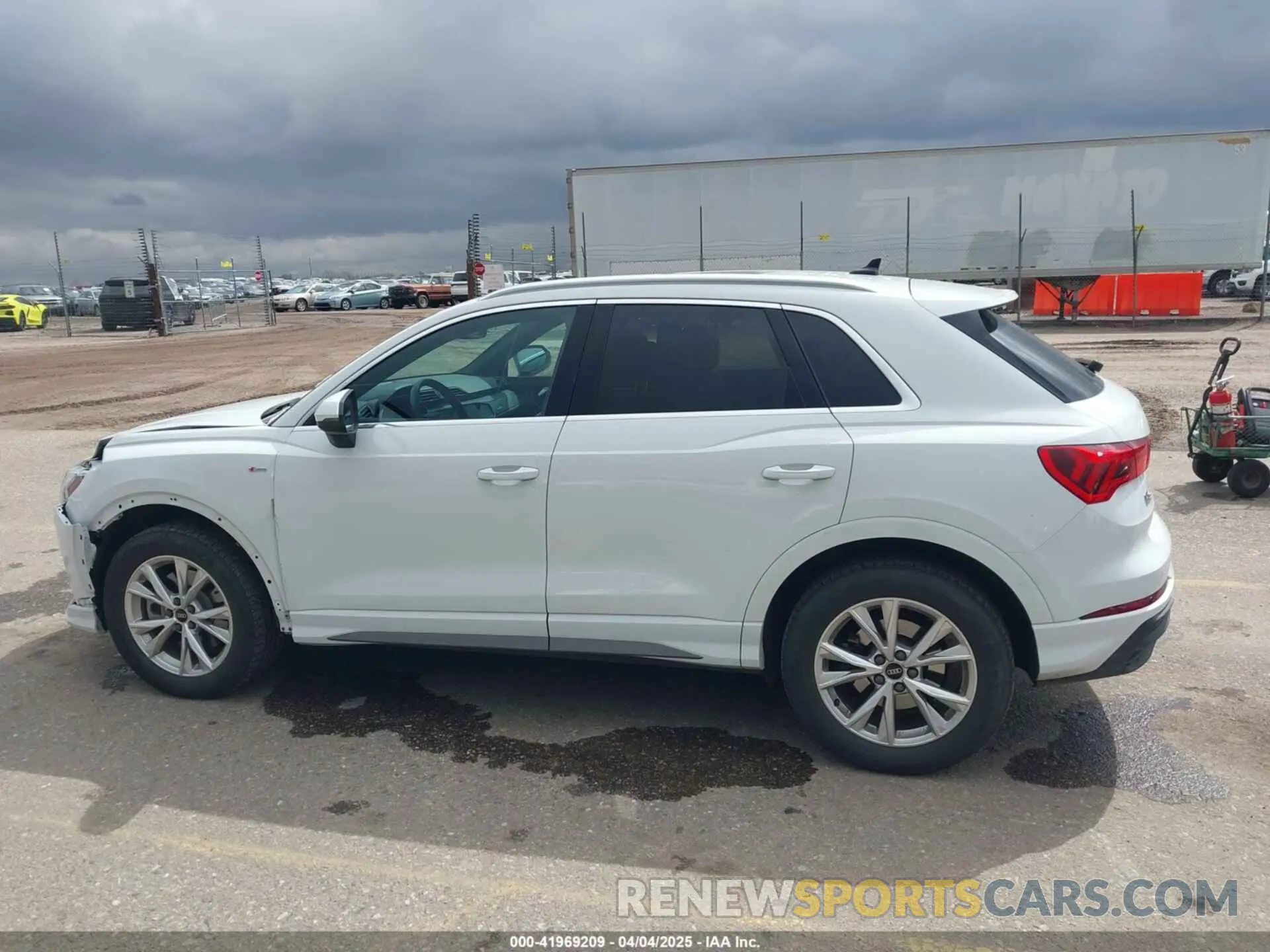 14 Photograph of a damaged car WA1DECF30P1127433 AUDI Q3 2023