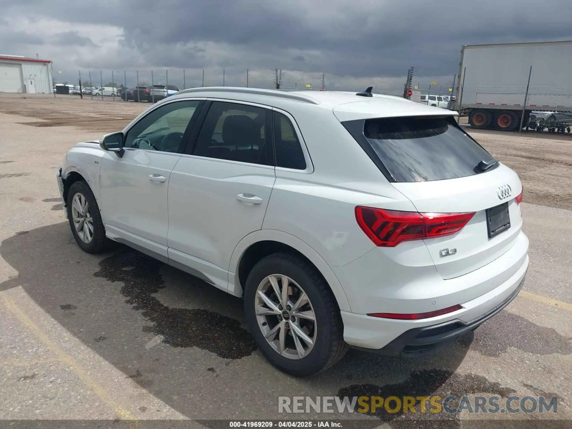 3 Photograph of a damaged car WA1DECF30P1127433 AUDI Q3 2023