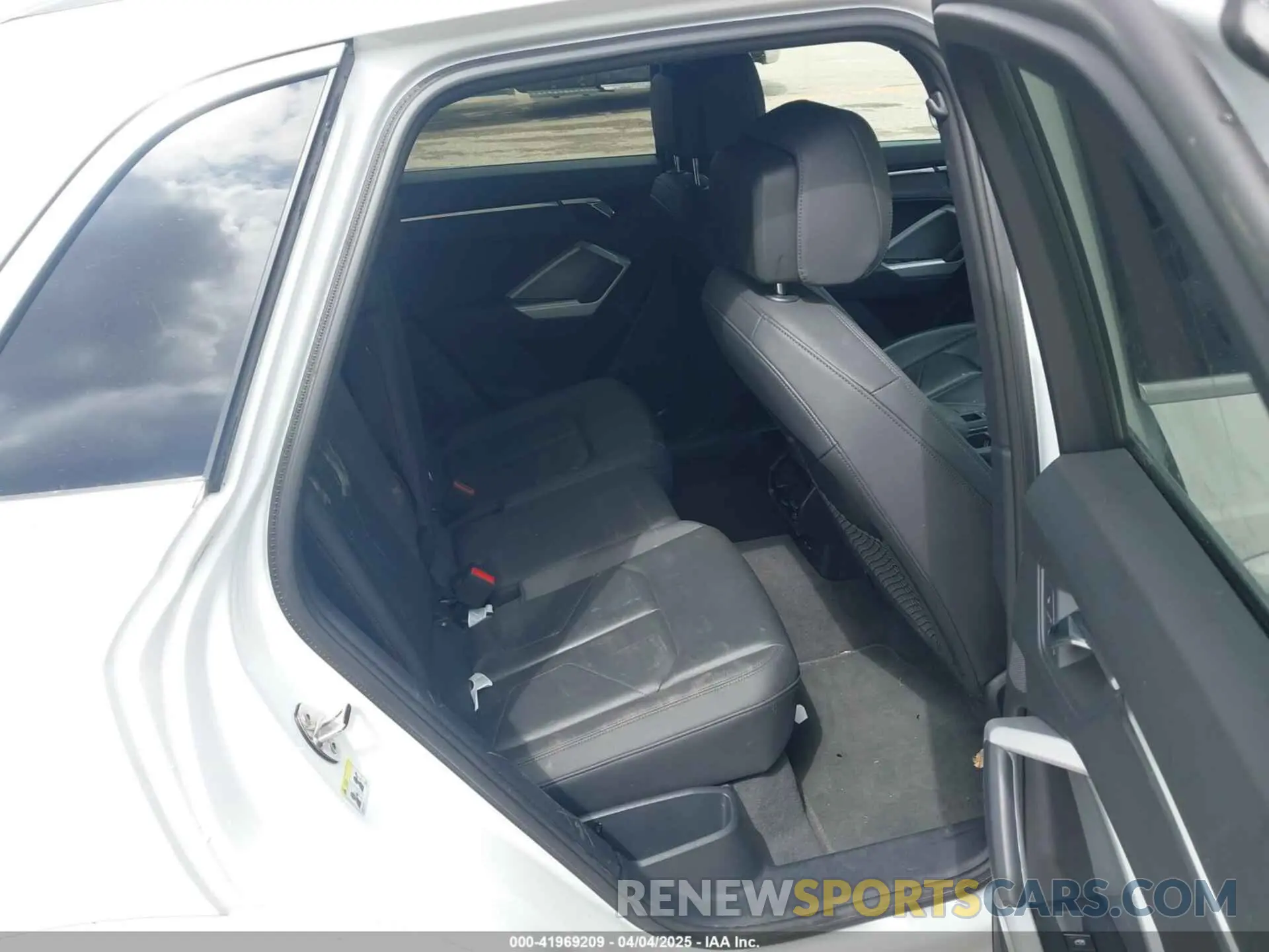 8 Photograph of a damaged car WA1DECF30P1127433 AUDI Q3 2023