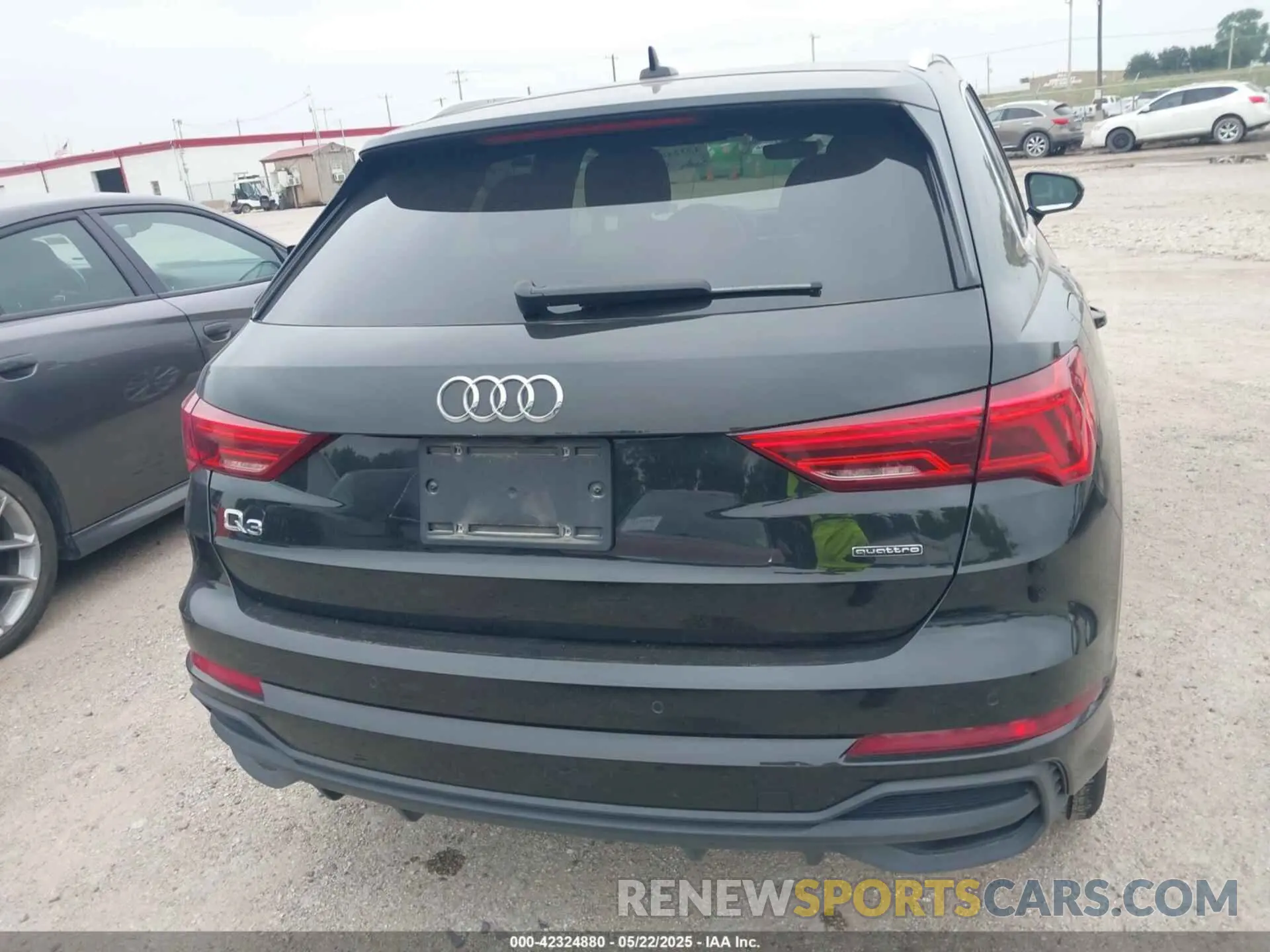 16 Photograph of a damaged car WA1DECF32P1110925 AUDI Q3 2023