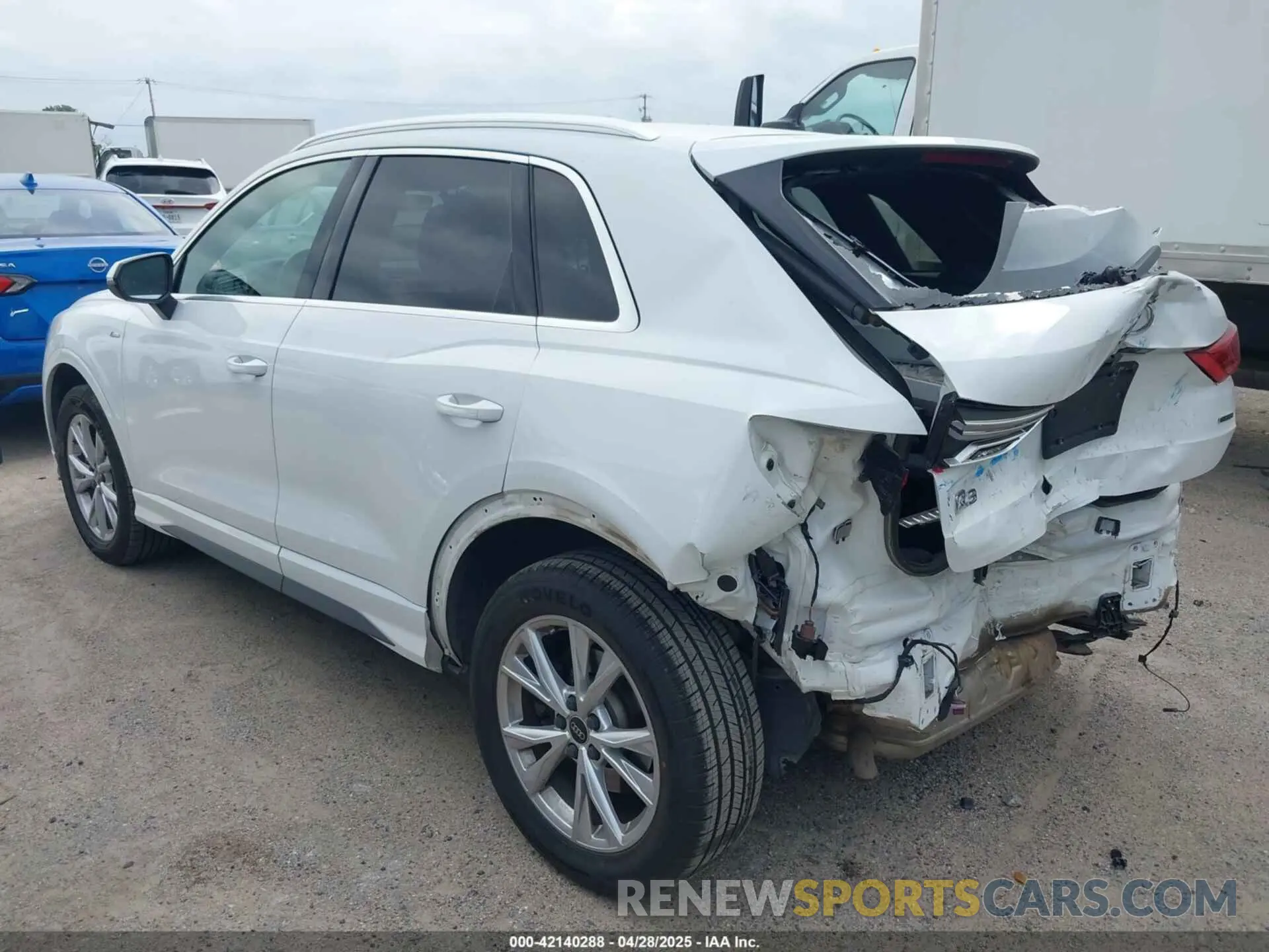 3 Photograph of a damaged car WA1DECF32P1113016 AUDI Q3 2023