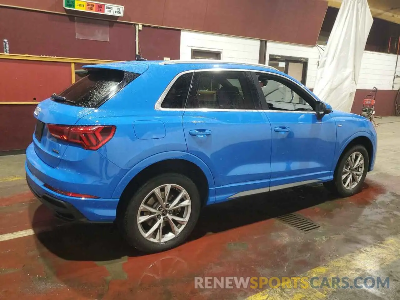 3 Photograph of a damaged car WA1DECF33P1105913 AUDI Q3 2023