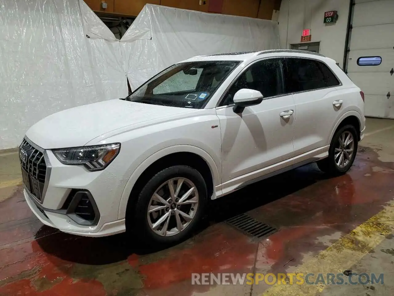 1 Photograph of a damaged car WA1DECF33P1107239 AUDI Q3 2023