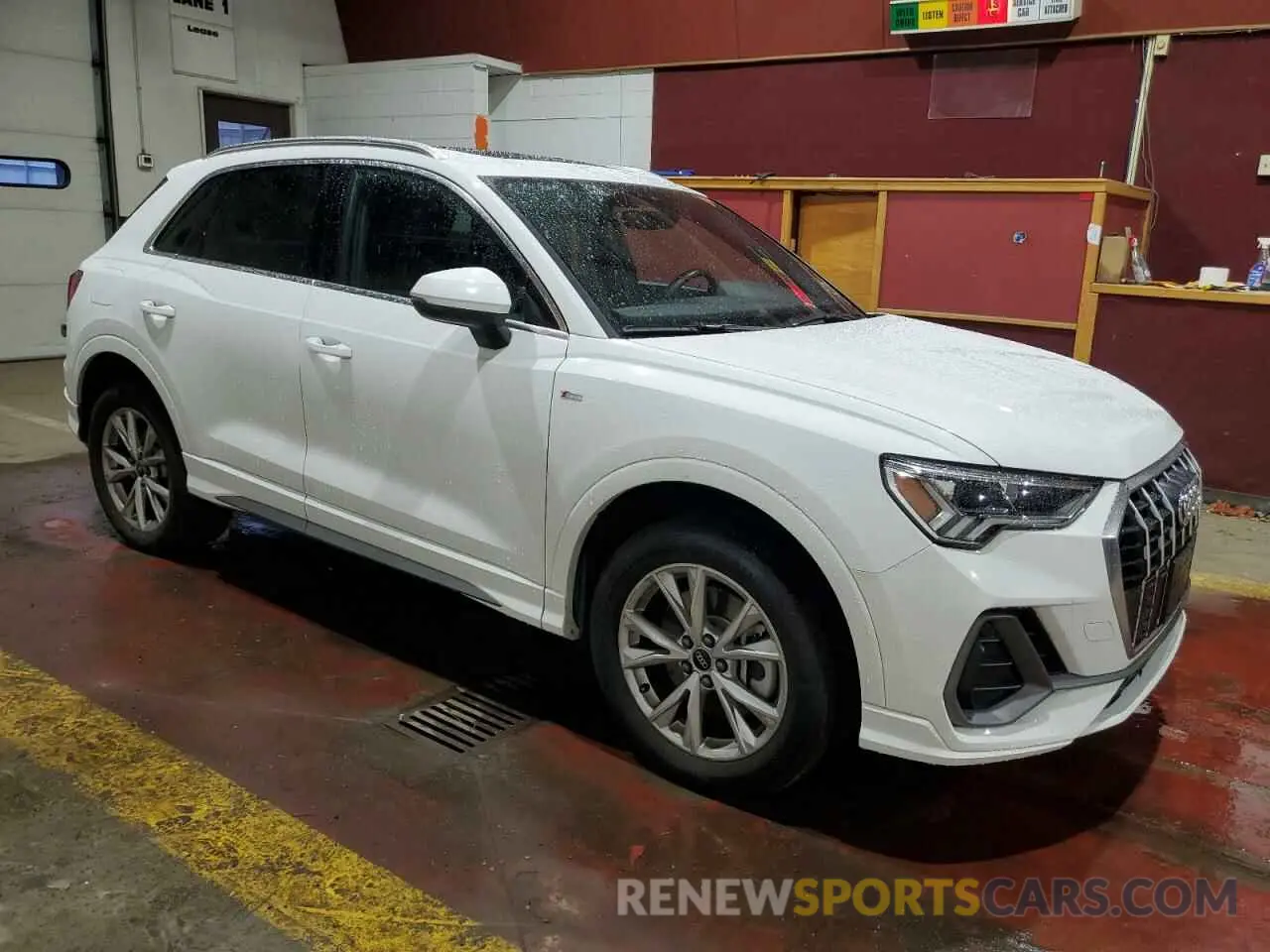 4 Photograph of a damaged car WA1DECF33P1107239 AUDI Q3 2023