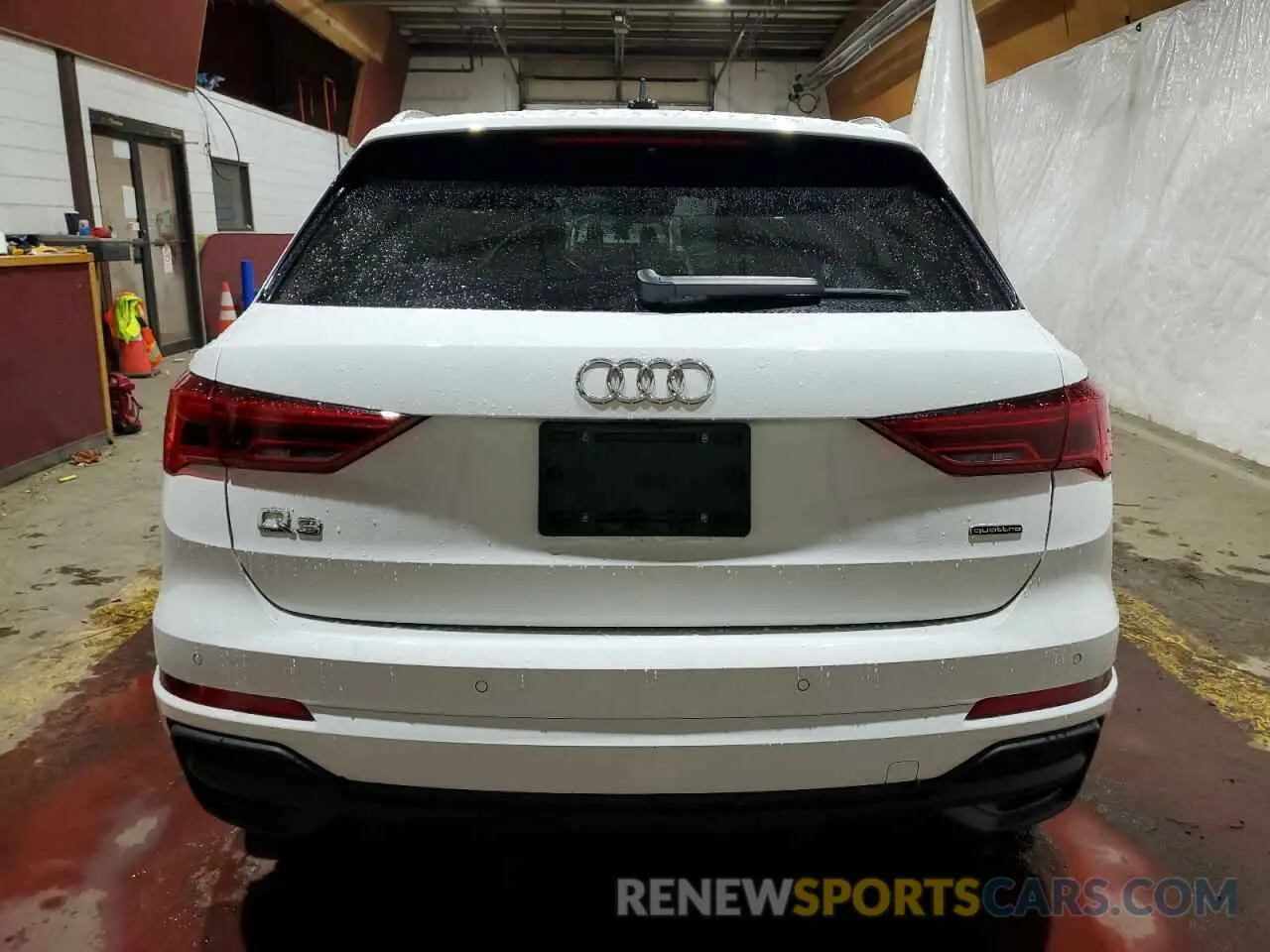 6 Photograph of a damaged car WA1DECF33P1107239 AUDI Q3 2023
