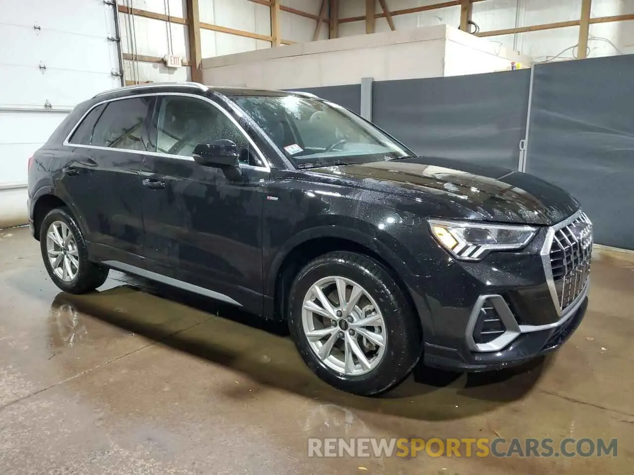 4 Photograph of a damaged car WA1DECF33P1137079 AUDI Q3 2023