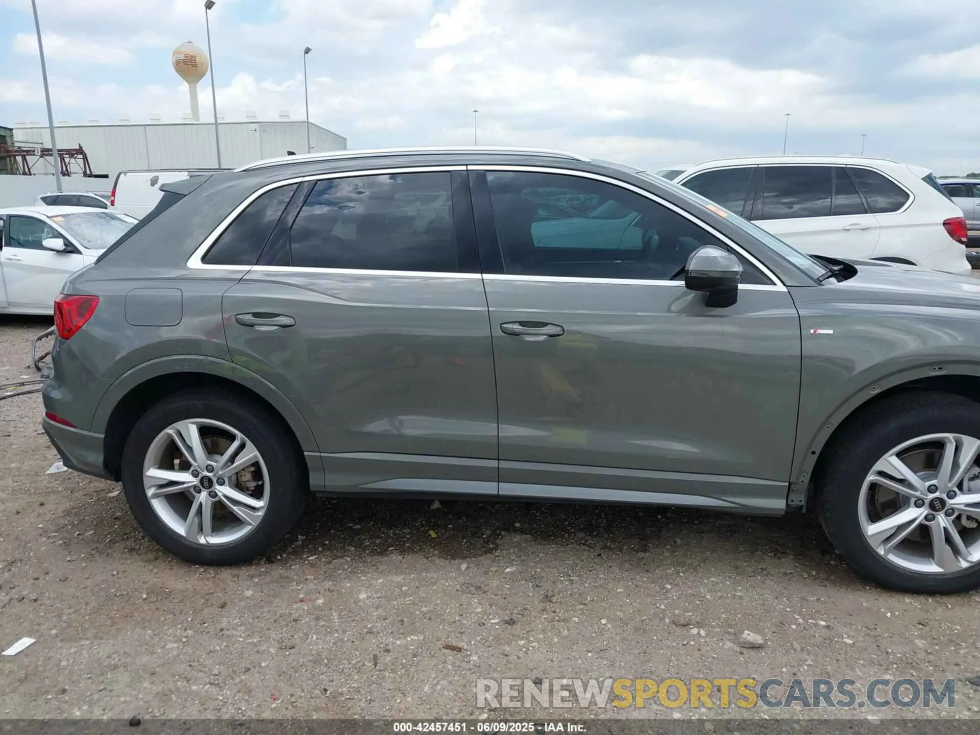 14 Photograph of a damaged car WA1DECF34P1104737 AUDI Q3 2023