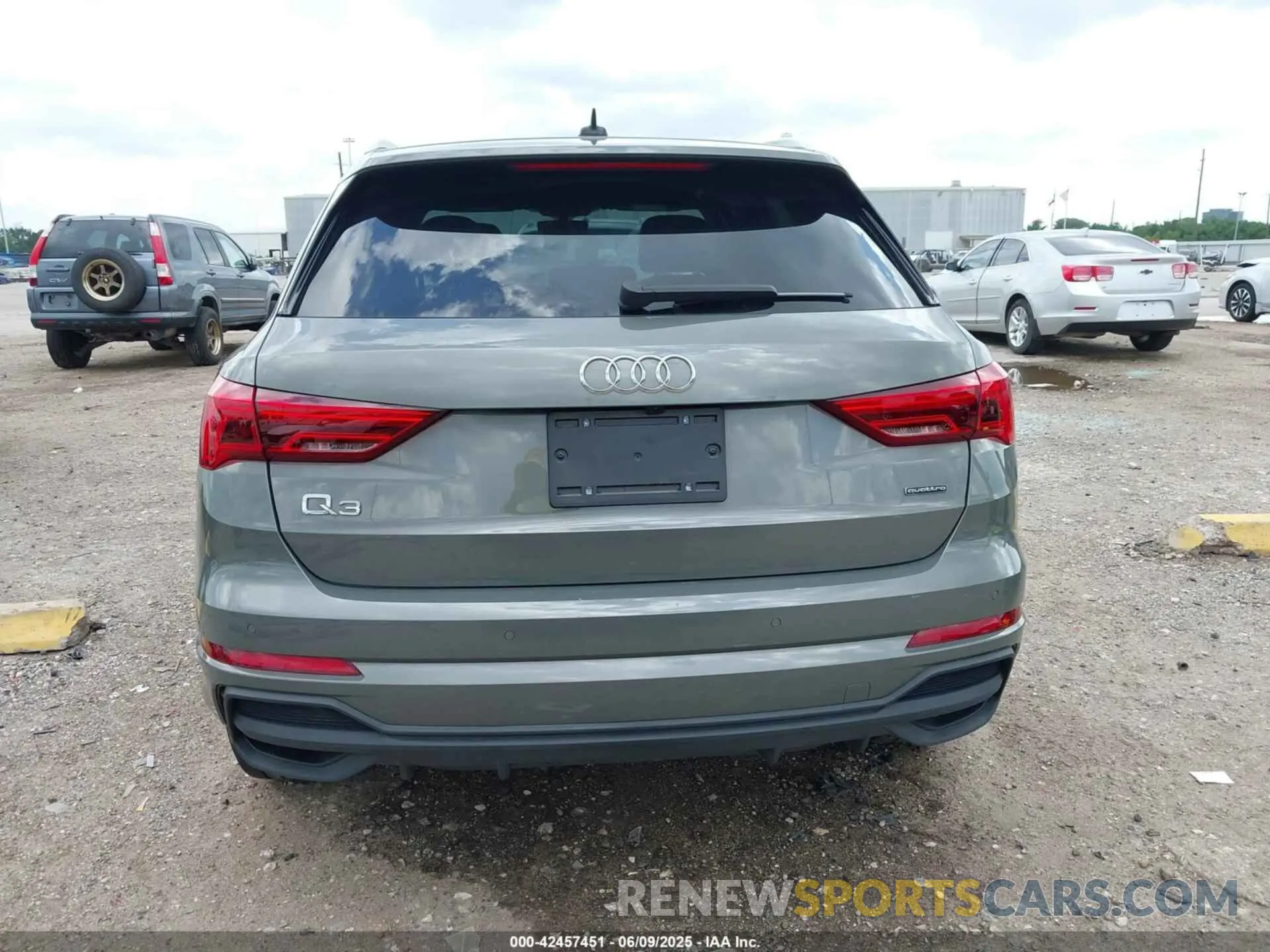 17 Photograph of a damaged car WA1DECF34P1104737 AUDI Q3 2023