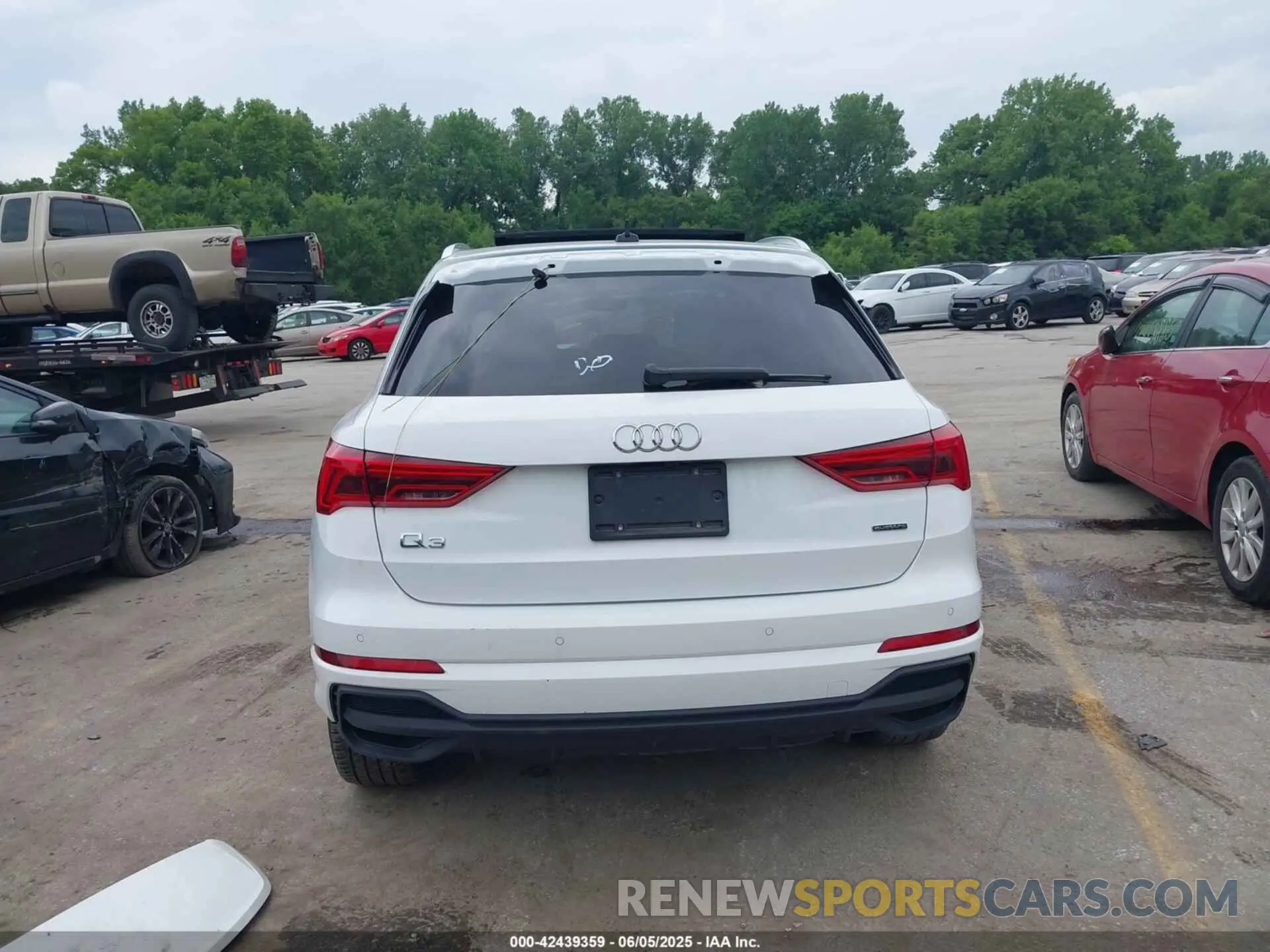 16 Photograph of a damaged car WA1DECF35P1093442 AUDI Q3 2023