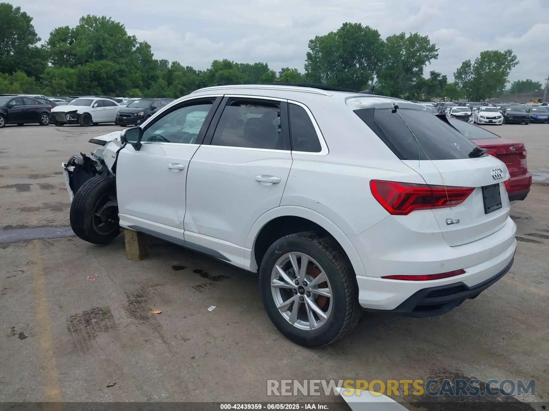 3 Photograph of a damaged car WA1DECF35P1093442 AUDI Q3 2023