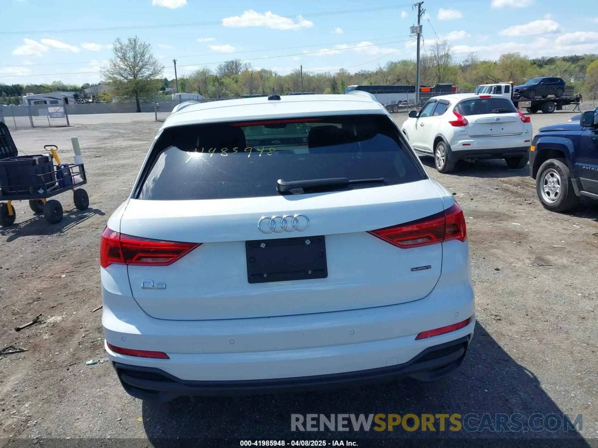 16 Photograph of a damaged car WA1DECF35P1132966 AUDI Q3 2023