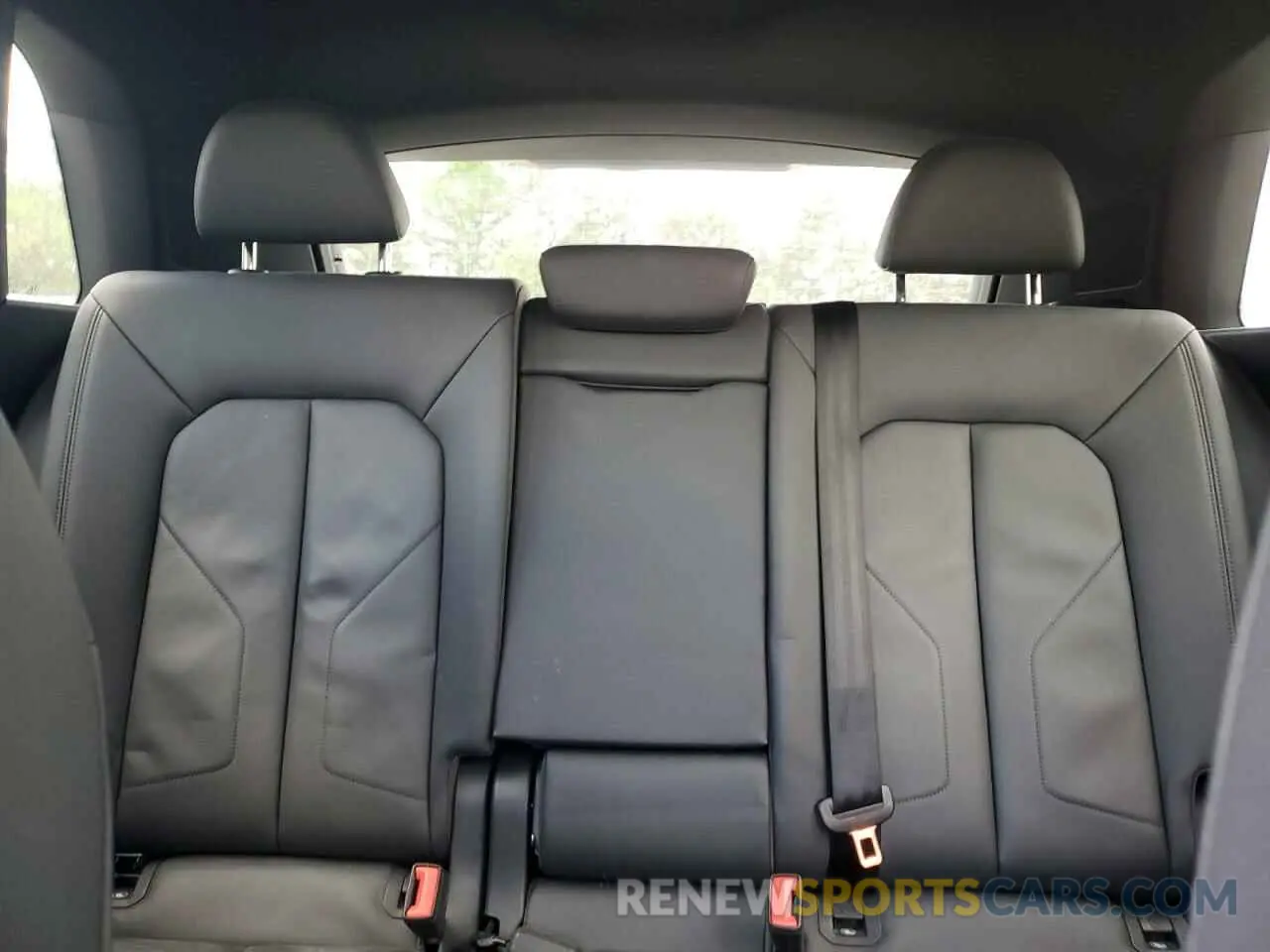 10 Photograph of a damaged car WA1DECF37P1038071 AUDI Q3 2023