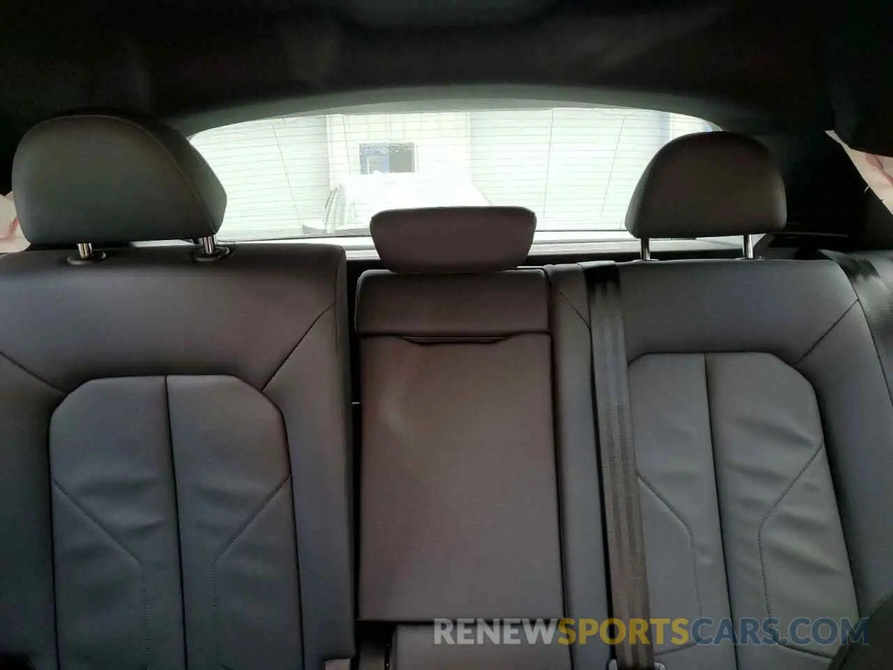 10 Photograph of a damaged car WA1DECF37P1148165 AUDI Q3 2023