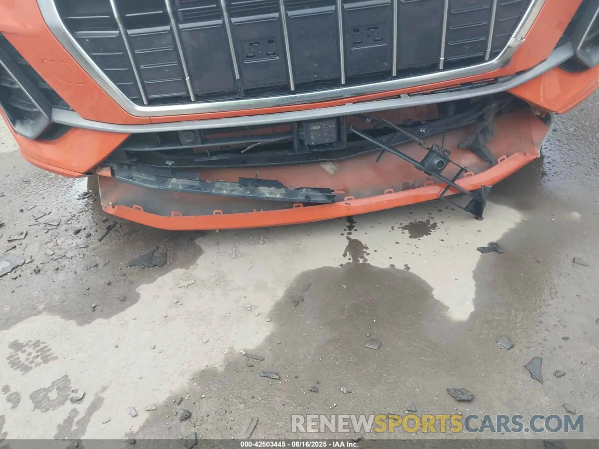 18 Photograph of a damaged car WA1DECF38P1129821 AUDI Q3 2023