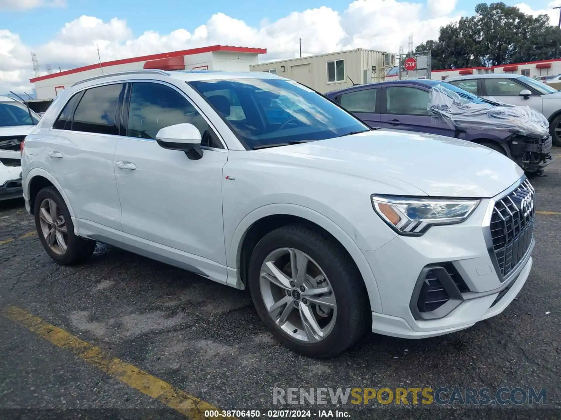 1 Photograph of a damaged car WA1DECF39P1032563 AUDI Q3 2023