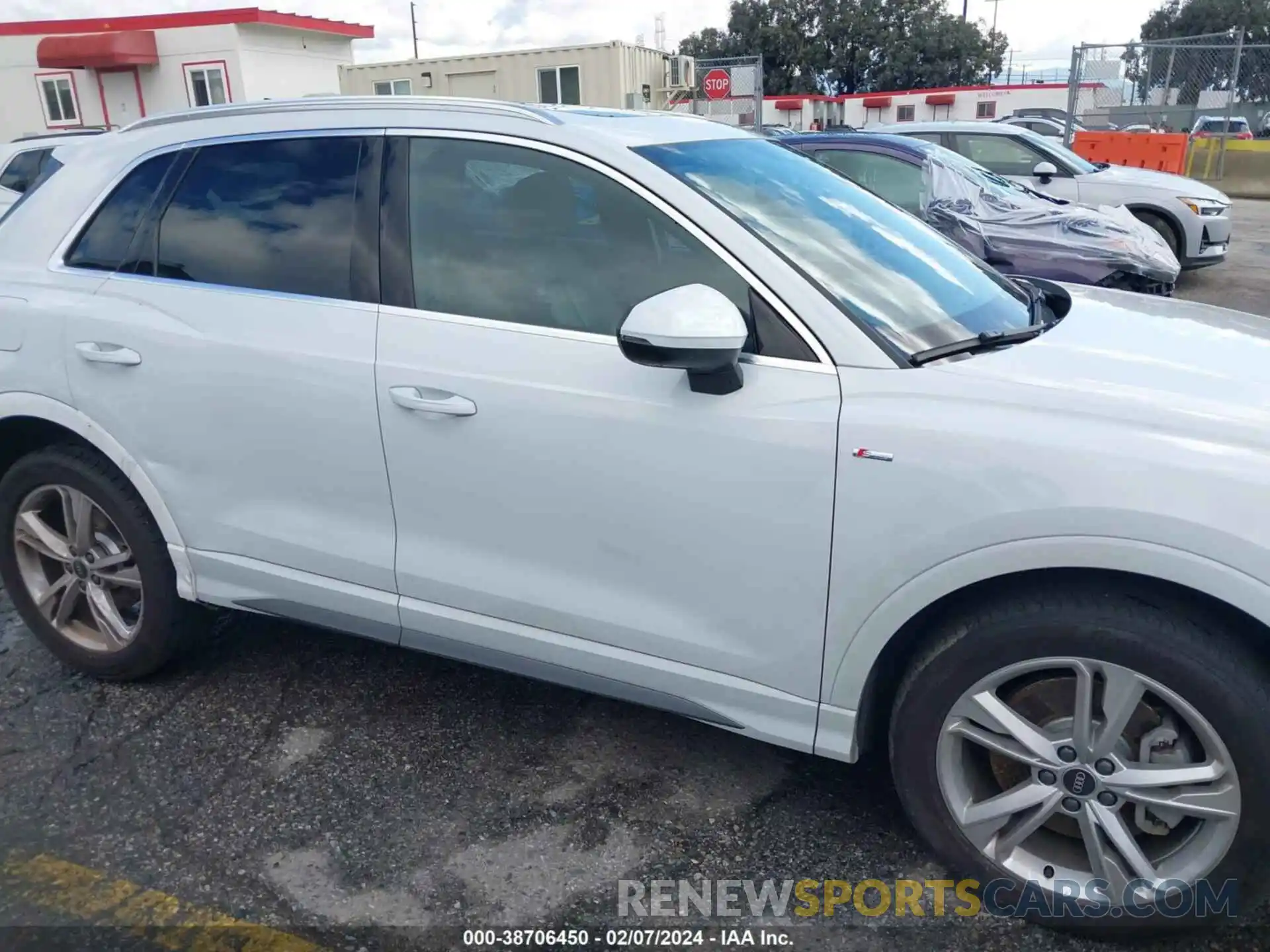 13 Photograph of a damaged car WA1DECF39P1032563 AUDI Q3 2023