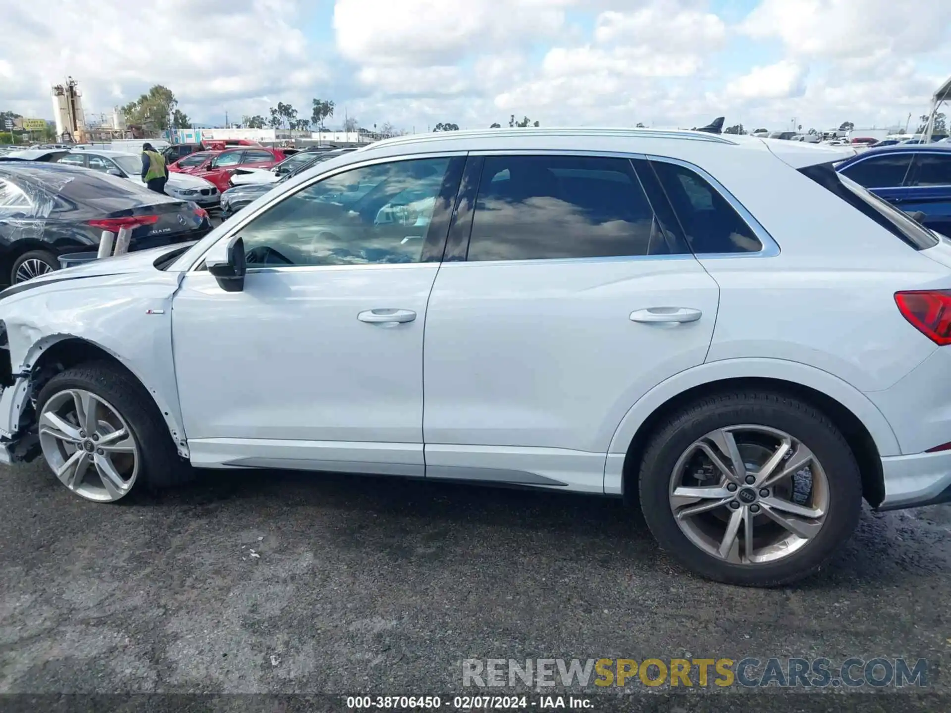 14 Photograph of a damaged car WA1DECF39P1032563 AUDI Q3 2023