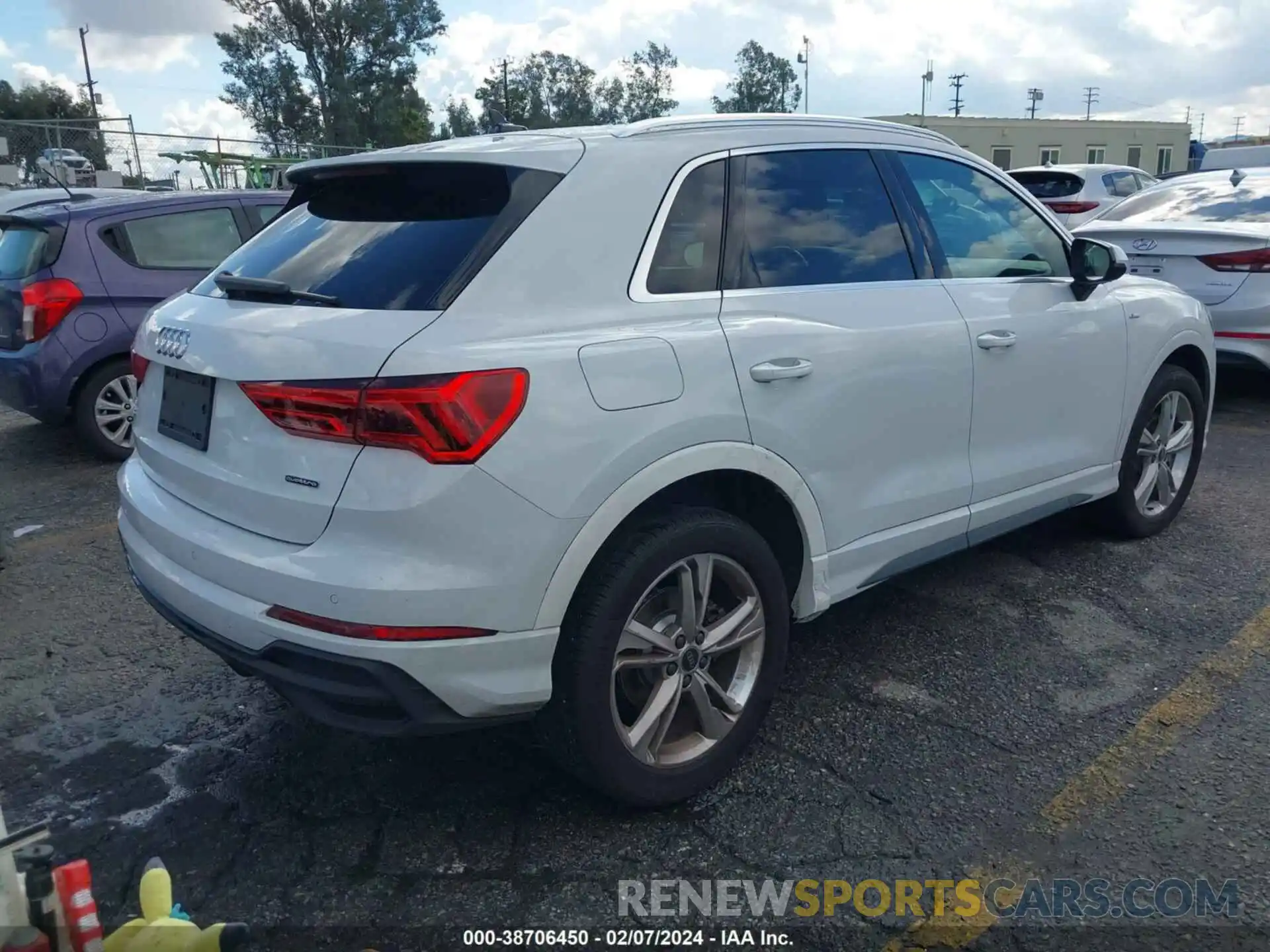 4 Photograph of a damaged car WA1DECF39P1032563 AUDI Q3 2023