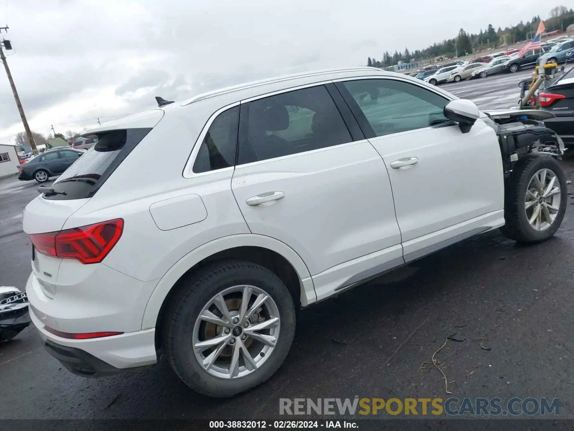 4 Photograph of a damaged car WA1DECF39P1050108 AUDI Q3 2023