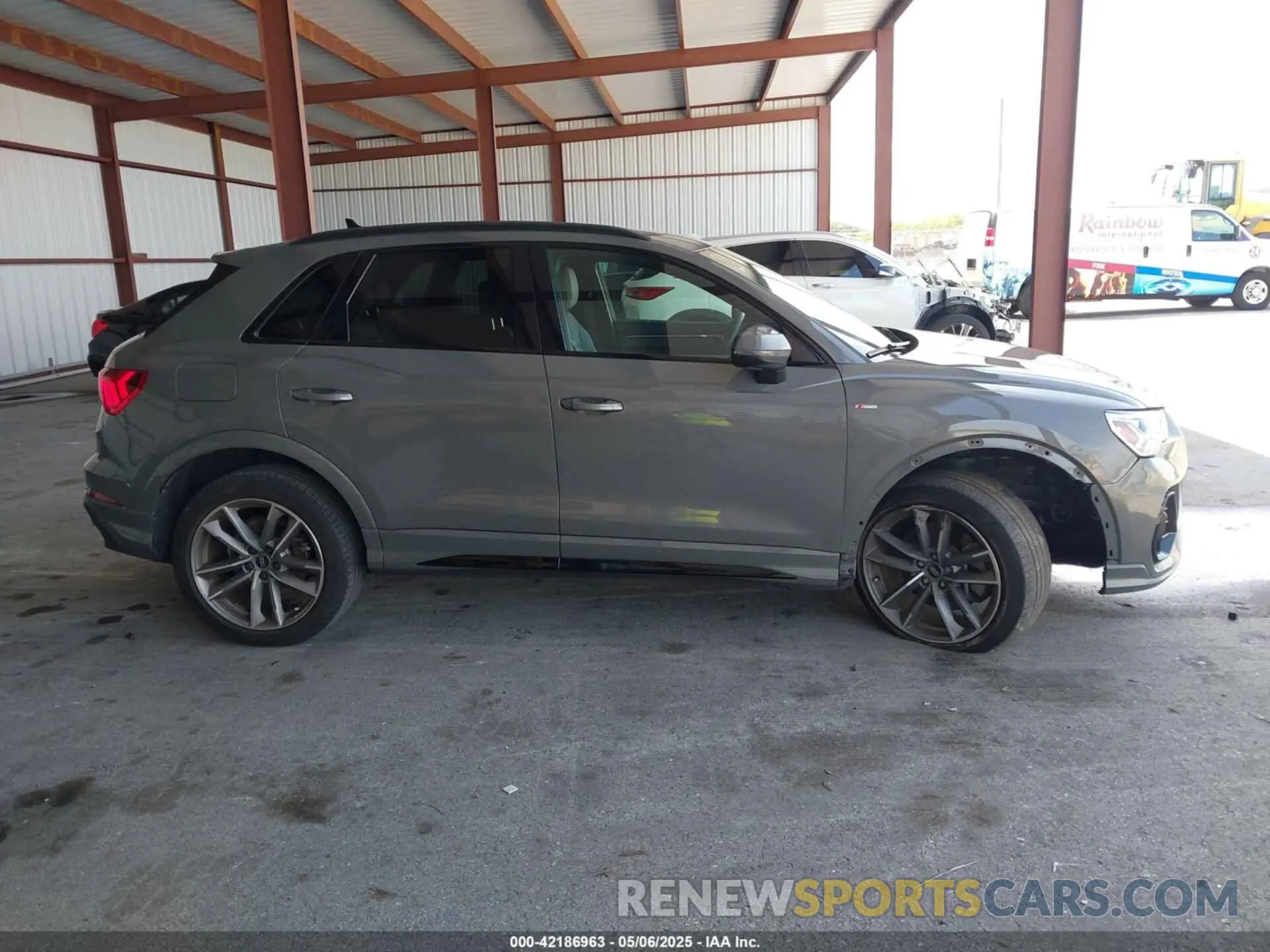 14 Photograph of a damaged car WA1DECF3XP1047685 AUDI Q3 2023