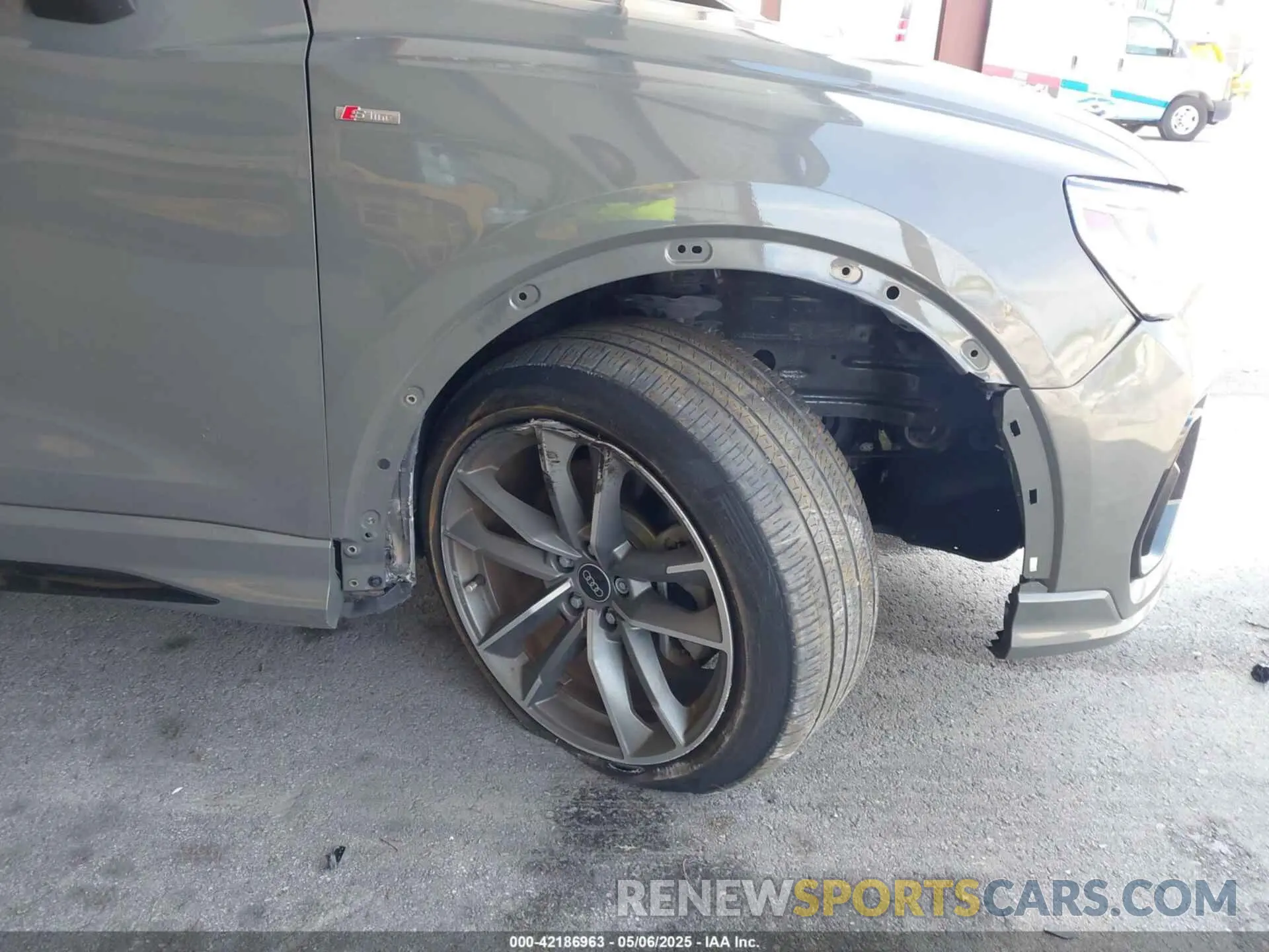 18 Photograph of a damaged car WA1DECF3XP1047685 AUDI Q3 2023