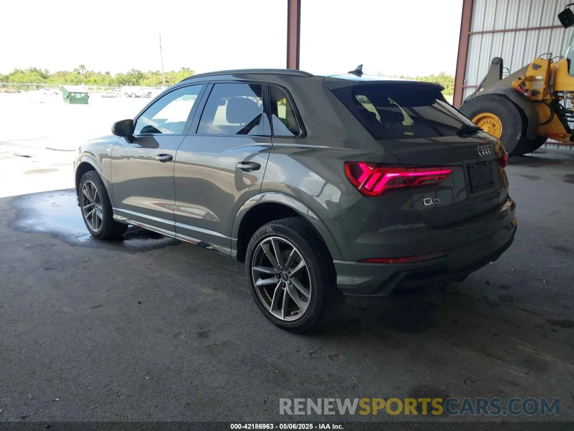 3 Photograph of a damaged car WA1DECF3XP1047685 AUDI Q3 2023