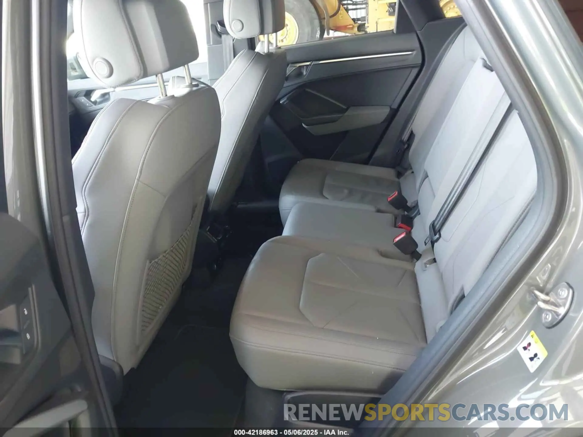 8 Photograph of a damaged car WA1DECF3XP1047685 AUDI Q3 2023
