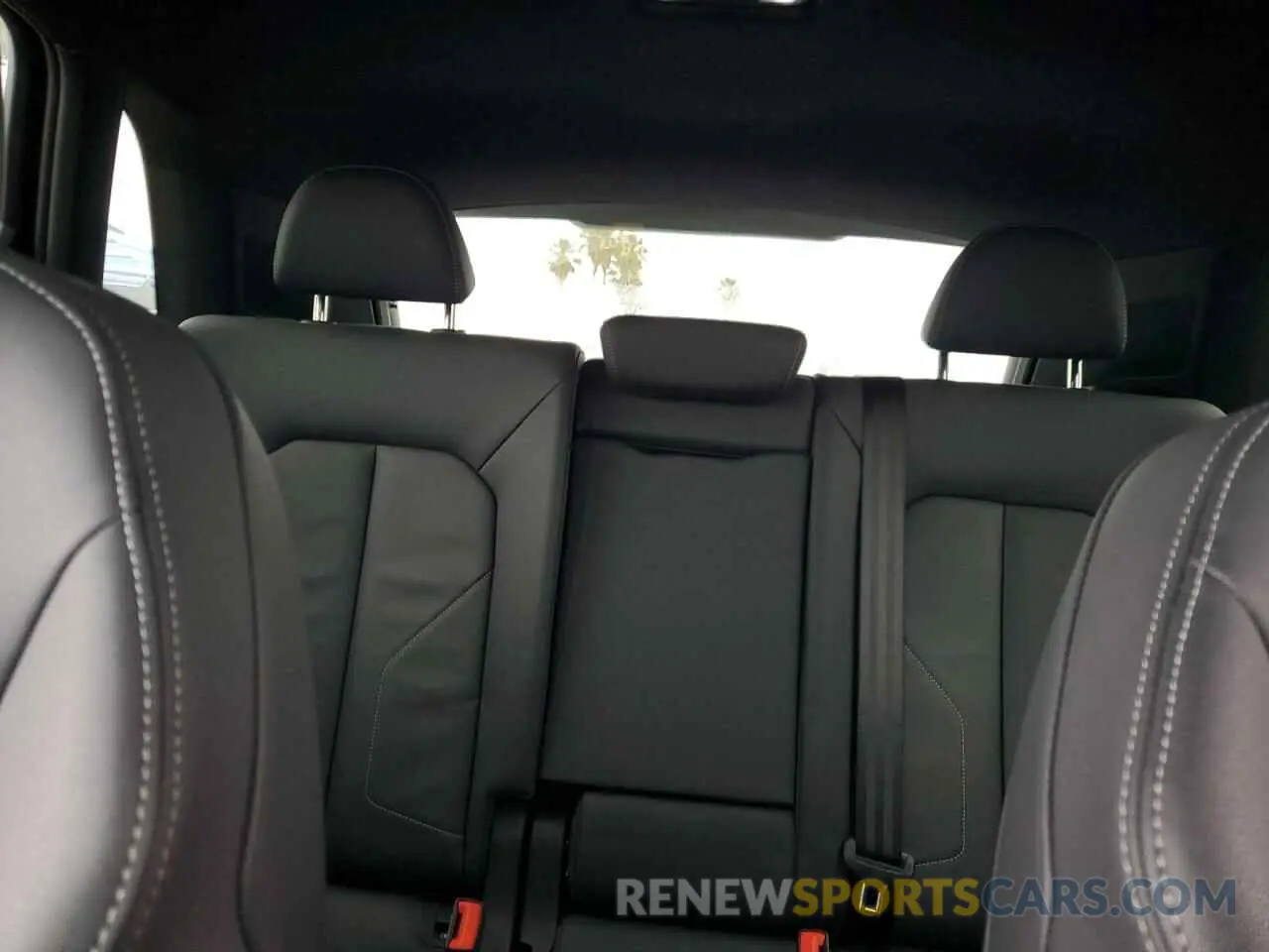 10 Photograph of a damaged car WA1EECF32P1022641 AUDI Q3 2023