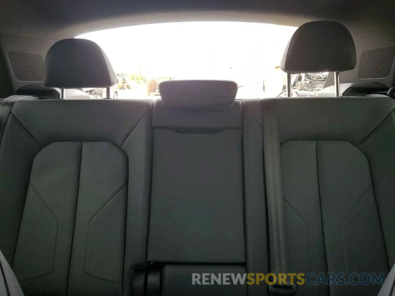 10 Photograph of a damaged car WA1EECF33P1038587 AUDI Q3 2023