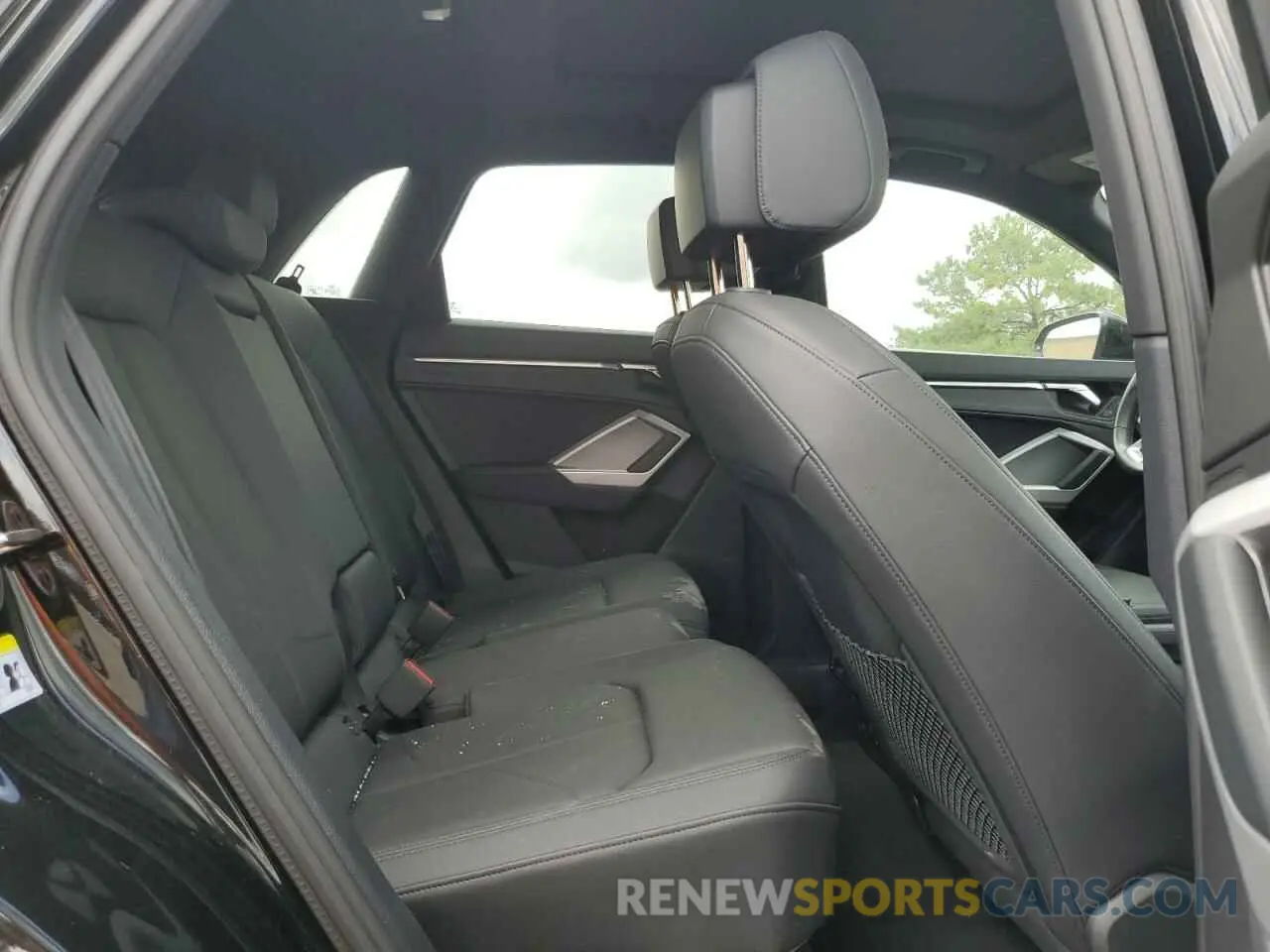 11 Photograph of a damaged car WA1EECF33P1038587 AUDI Q3 2023