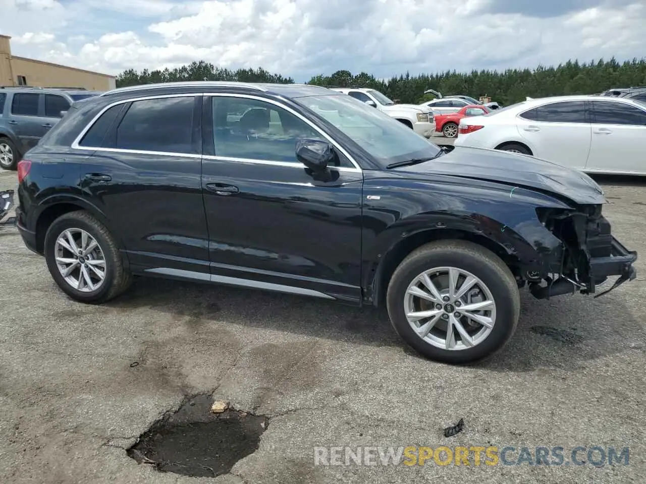 4 Photograph of a damaged car WA1EECF33P1038587 AUDI Q3 2023