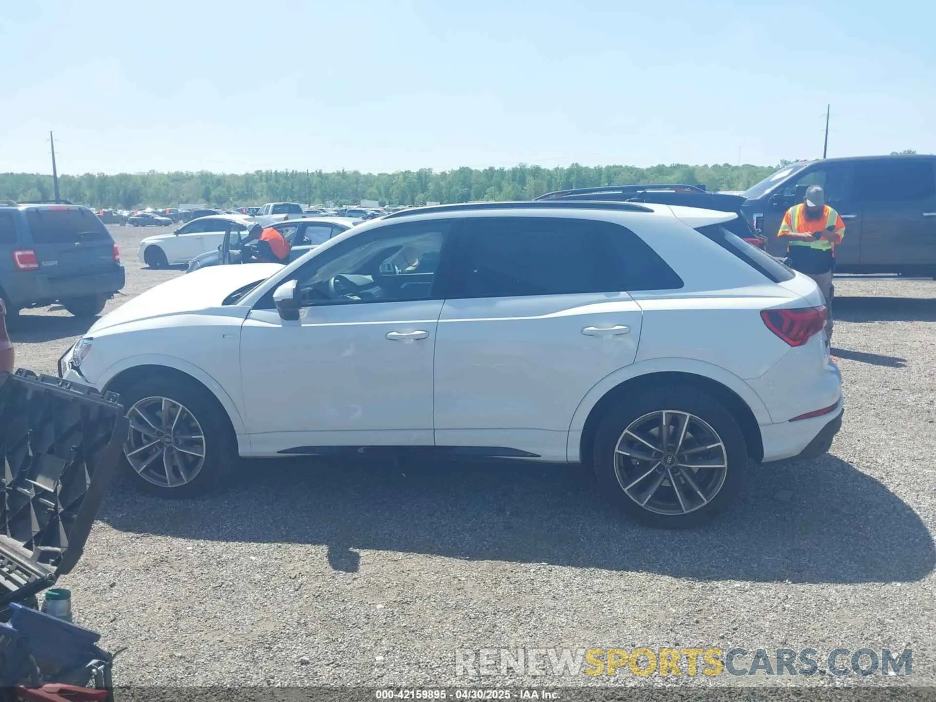 14 Photograph of a damaged car WA1EECF36P1151143 AUDI Q3 2023