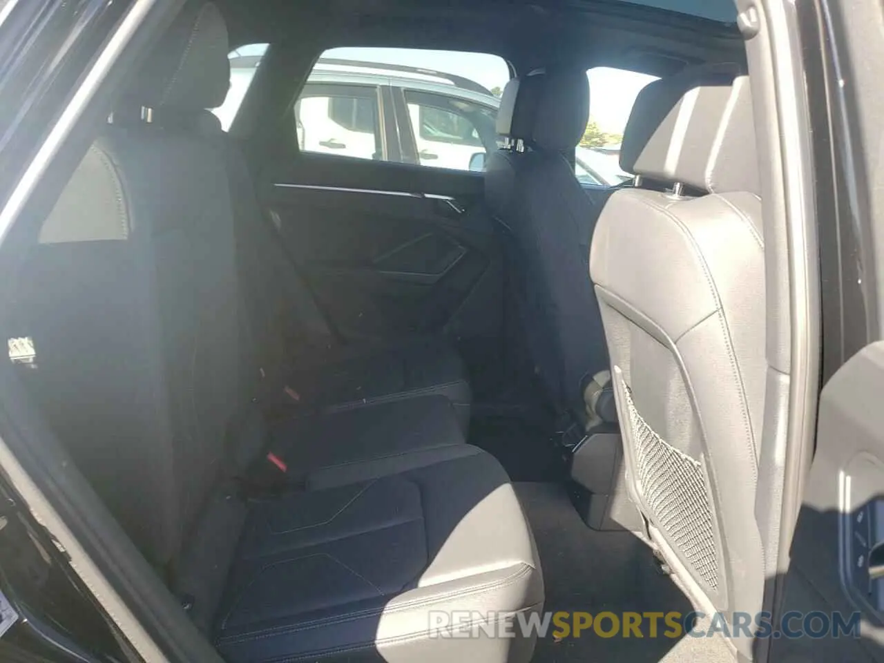 10 Photograph of a damaged car WA1EECF37P1027799 AUDI Q3 2023