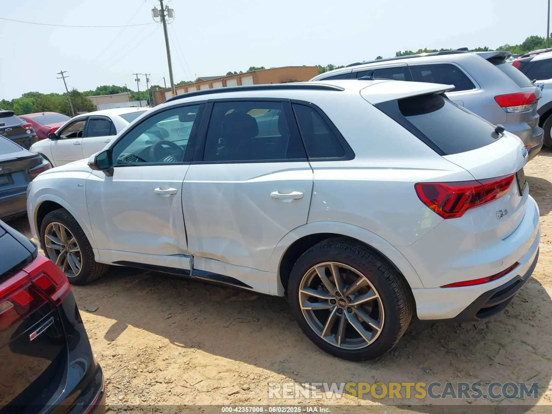 15 Photograph of a damaged car WA1EECF37P1118779 AUDI Q3 2023