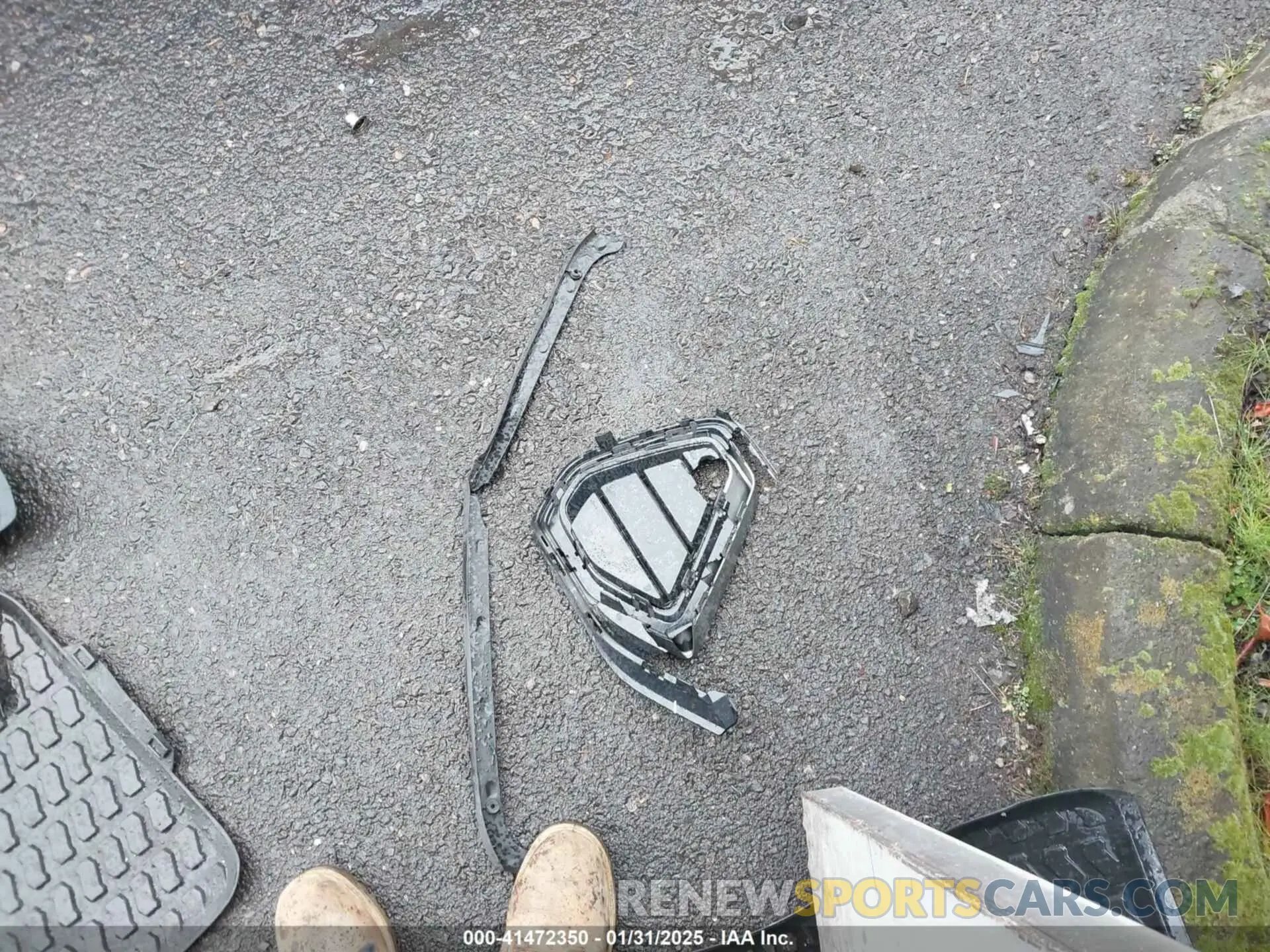12 Photograph of a damaged car WA1EECF39P1021860 AUDI Q3 2023