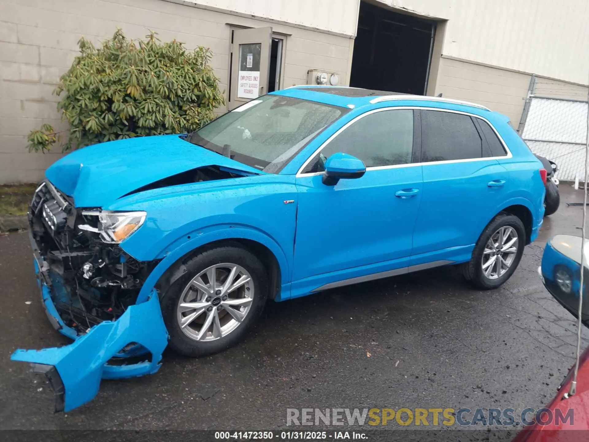 15 Photograph of a damaged car WA1EECF39P1021860 AUDI Q3 2023