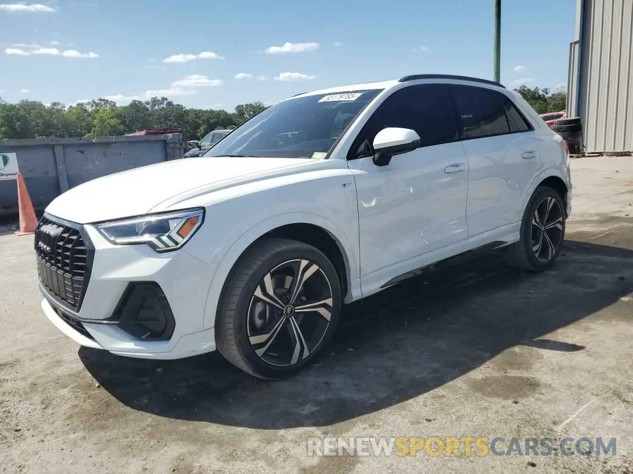 1 Photograph of a damaged car WA1EECF39P1040330 AUDI Q3 2023
