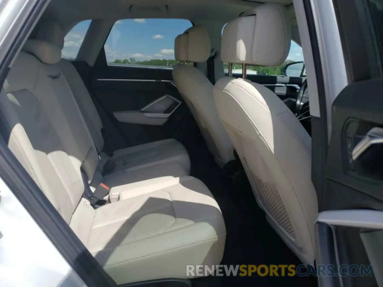 11 Photograph of a damaged car WA1EECF39P1053384 AUDI Q3 2023