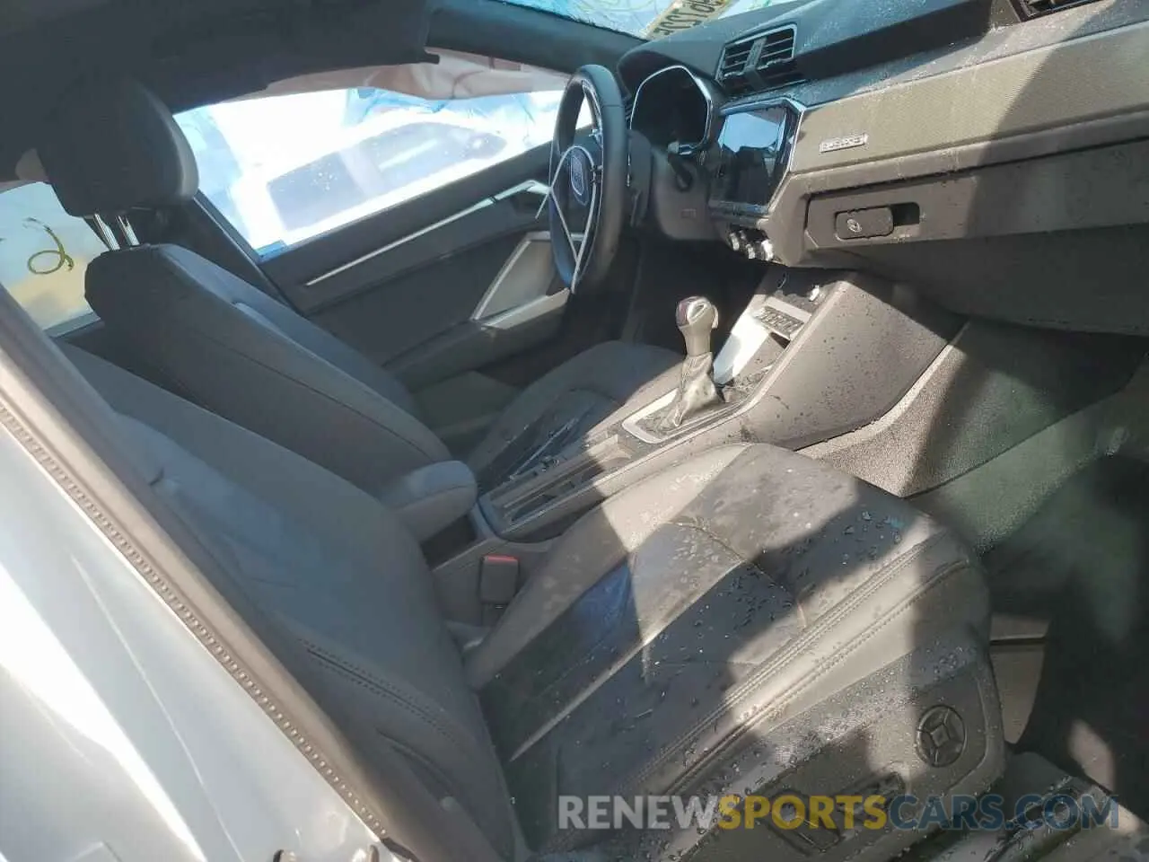 7 Photograph of a damaged car WA1EECF39P1092122 AUDI Q3 2023
