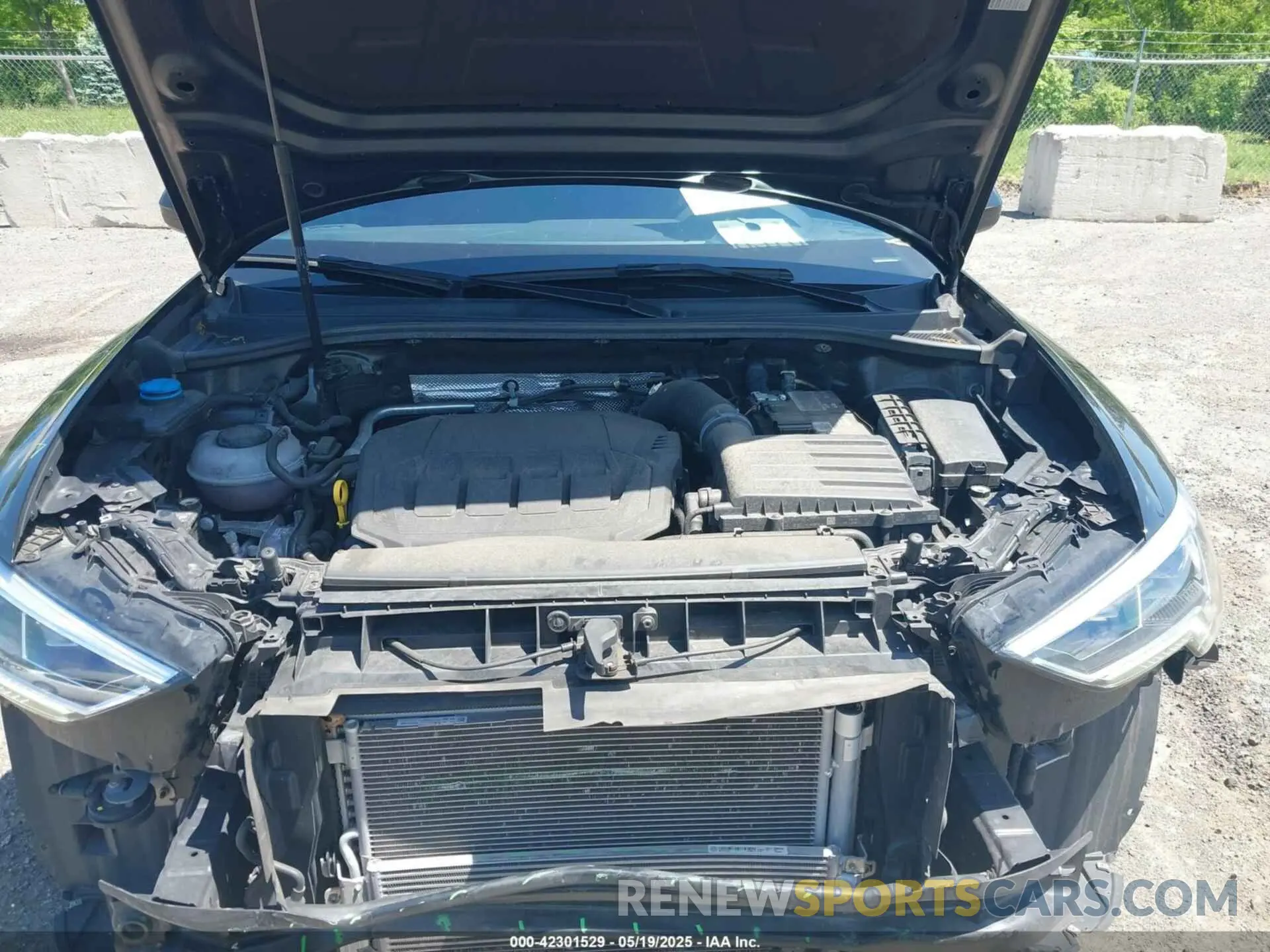10 Photograph of a damaged car WA1EECF3XP1054494 AUDI Q3 2023
